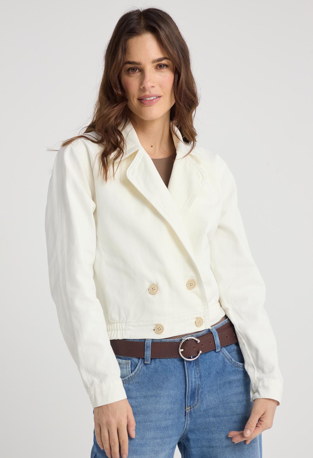 Chaqueta marfil con solapa ancha para mujeres