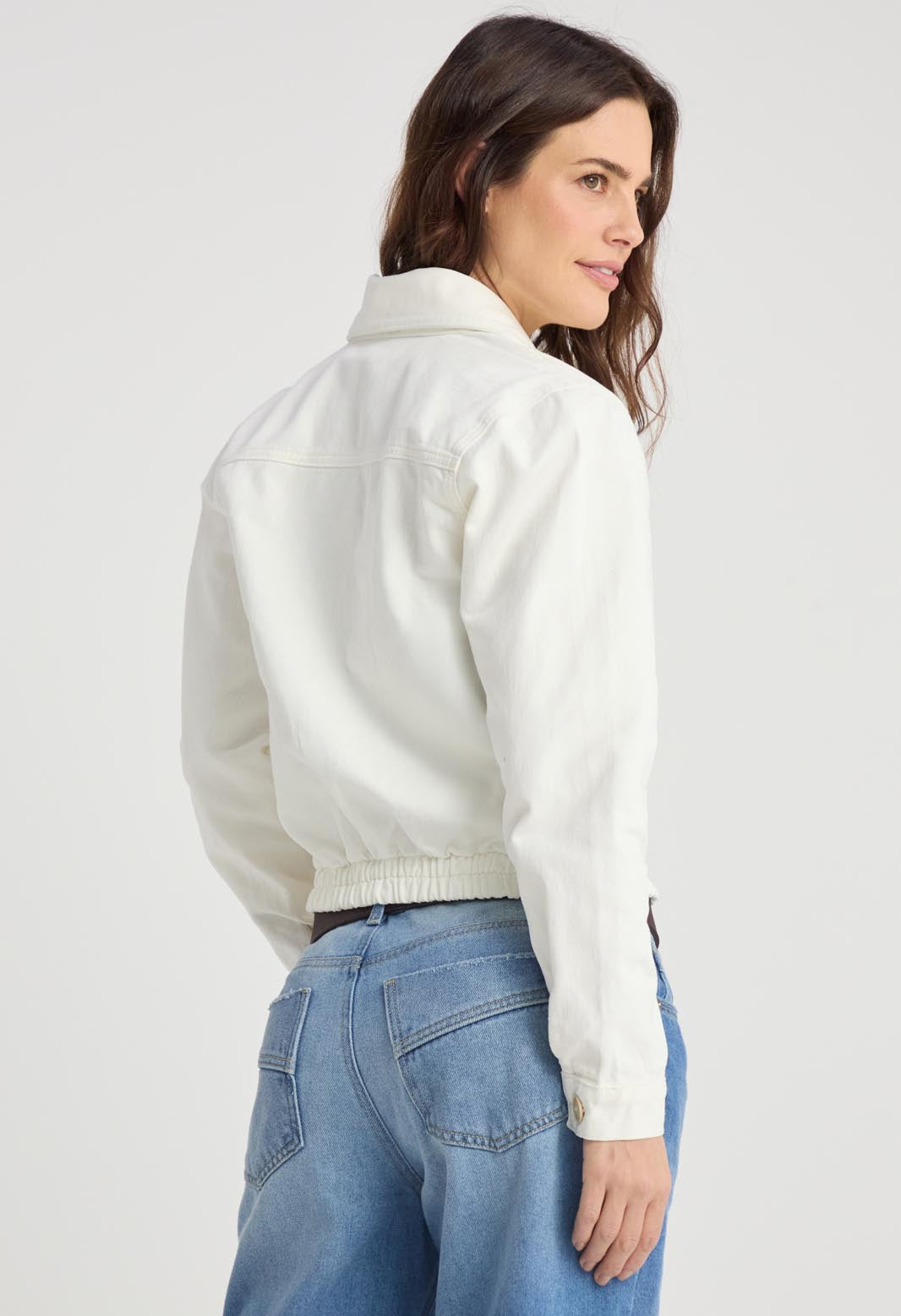 Chaqueta marfil con solapa ancha para mujeres