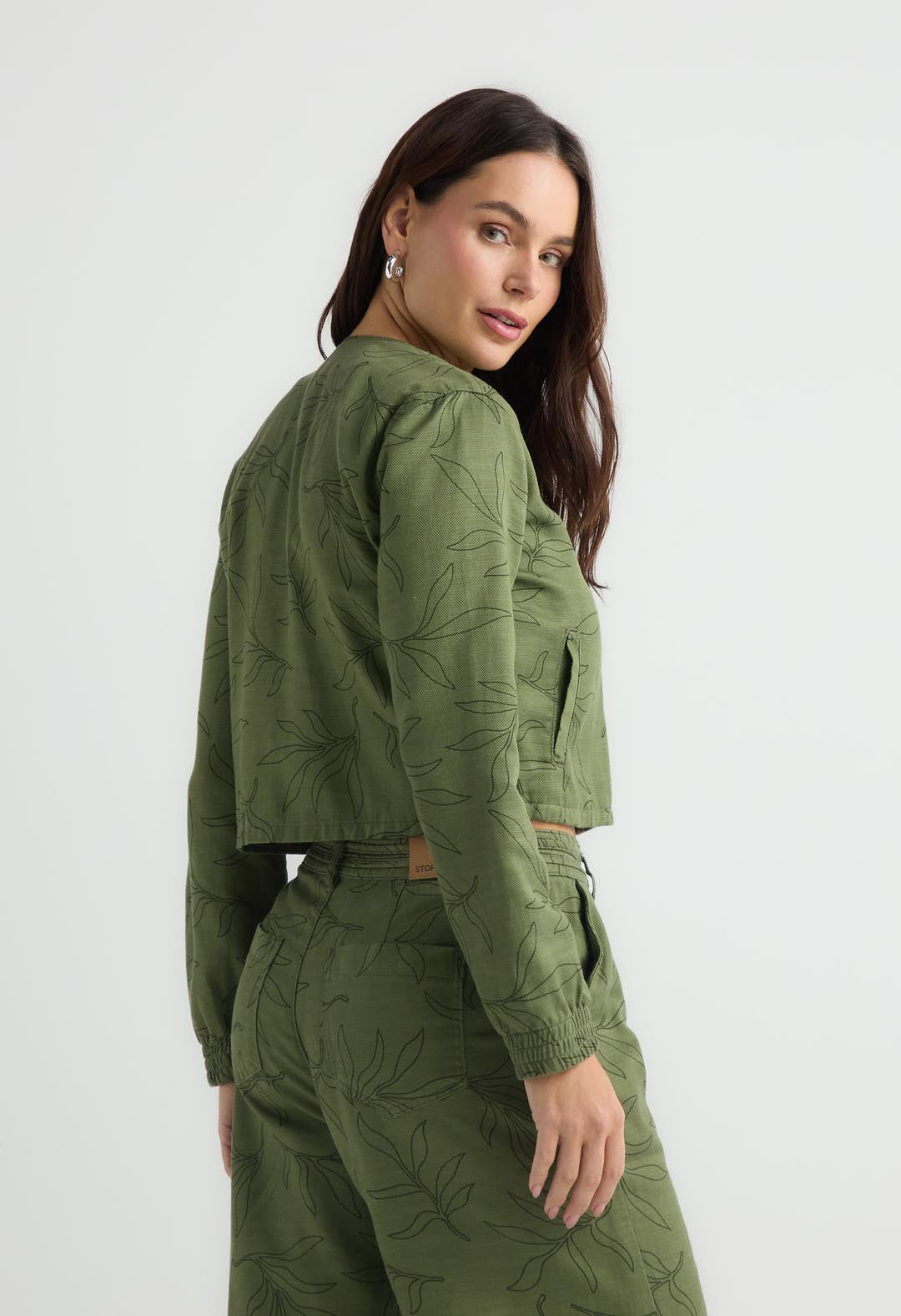 Chaqueta manga larga verde efecto lino para mujer