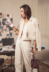 Chaqueta tono crudo estampada para mujer