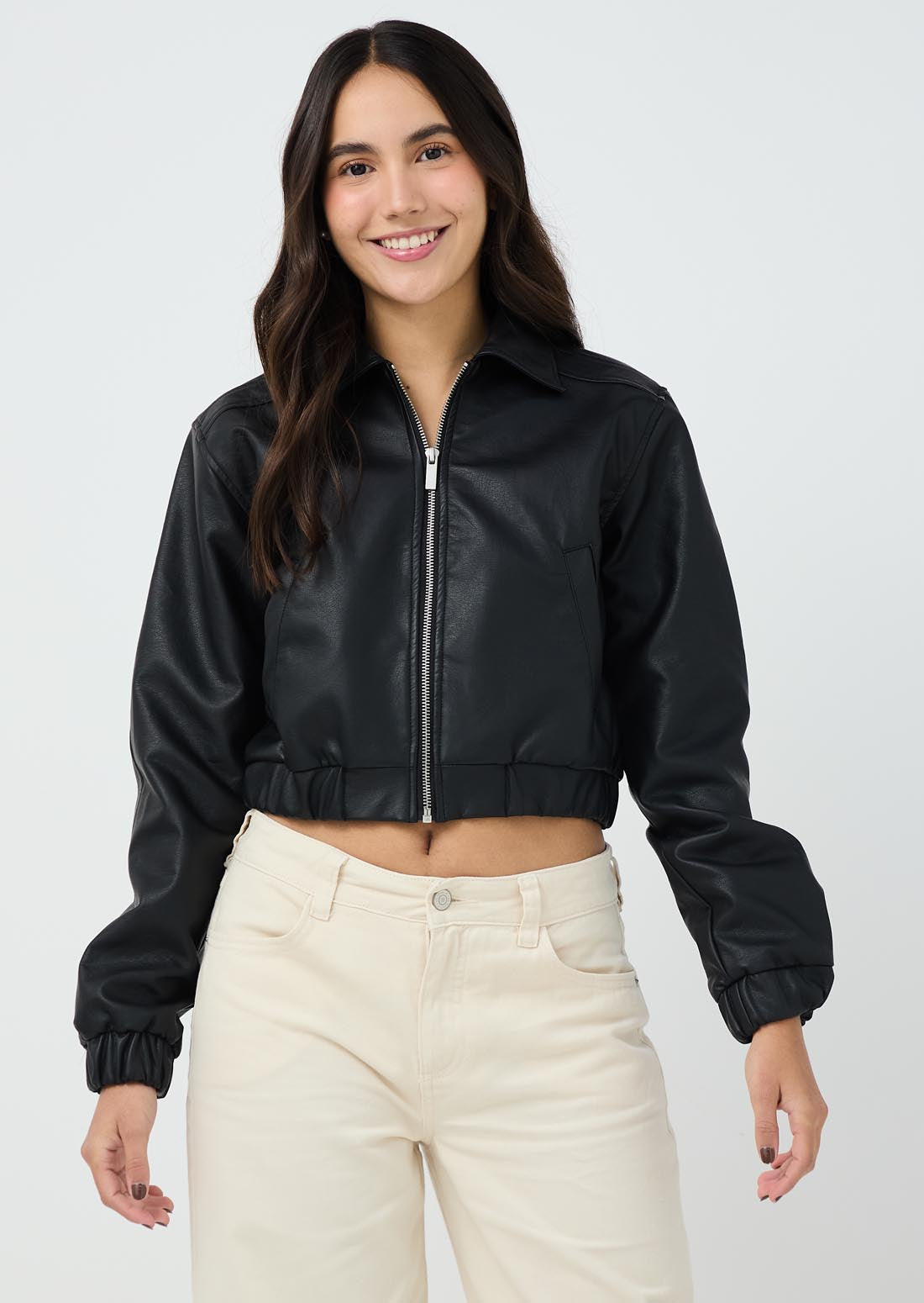 Chaqueta negra con cuello camisero para jóvenes
