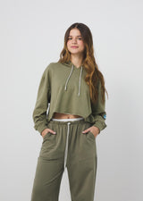 Chompa verde militar con parches en mangas para jóvenes