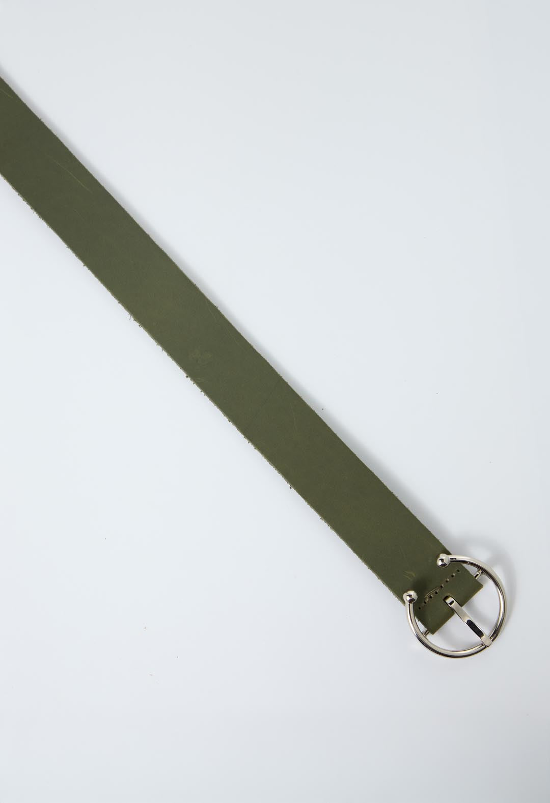 Correa verde con hebilla piercing