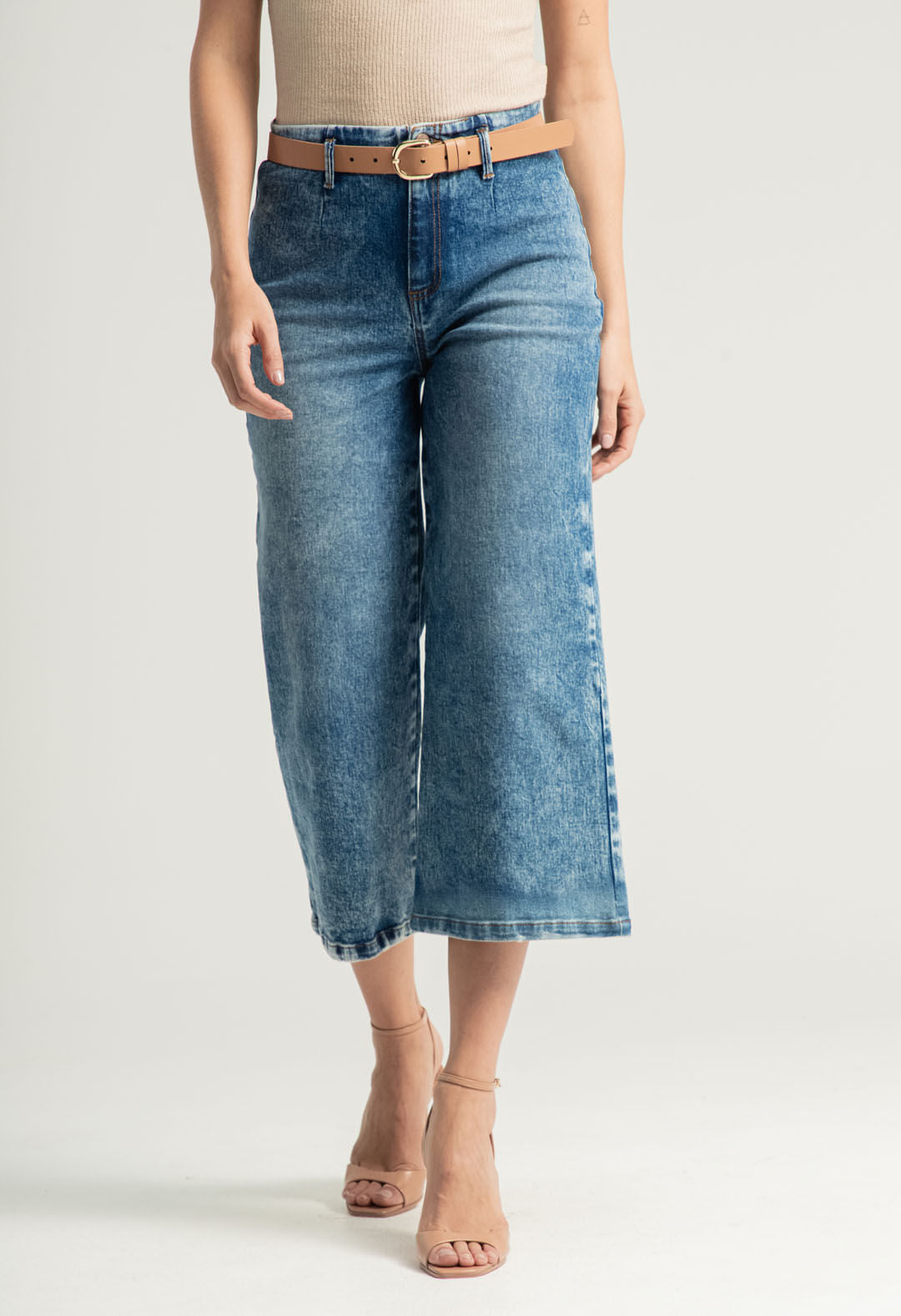 Jean culotte medio con correa para mujeres