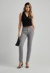 Pantalón ejecutivo gris fondo entero para mujer