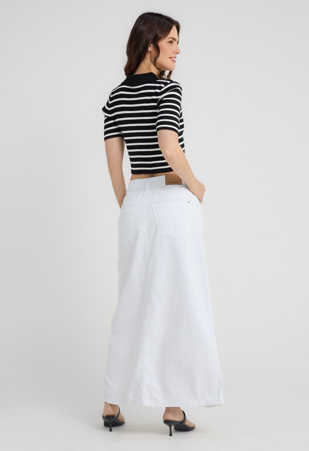 Falda blanca con abertura para mujer