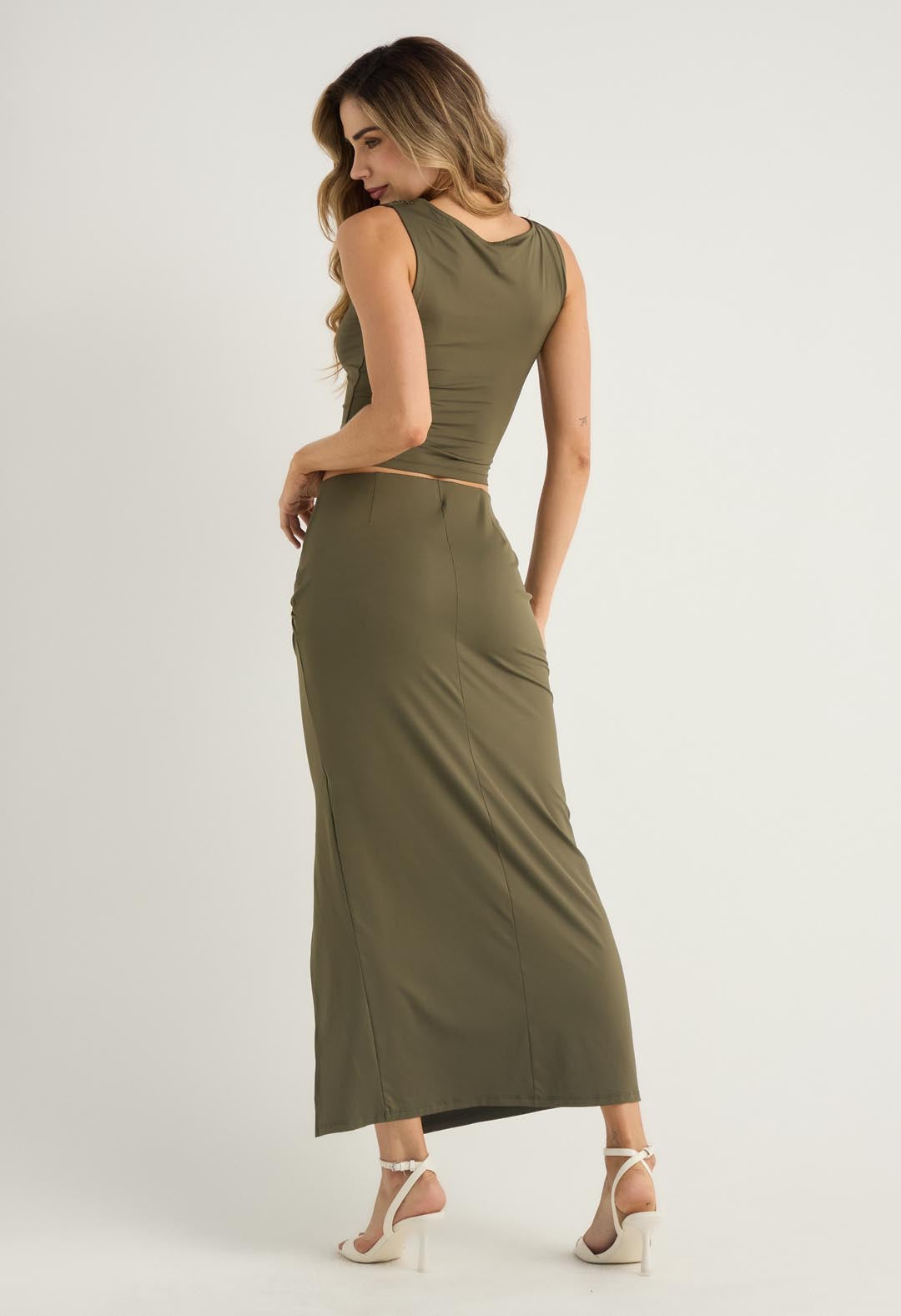 Falda verde militar ajustada para mujer