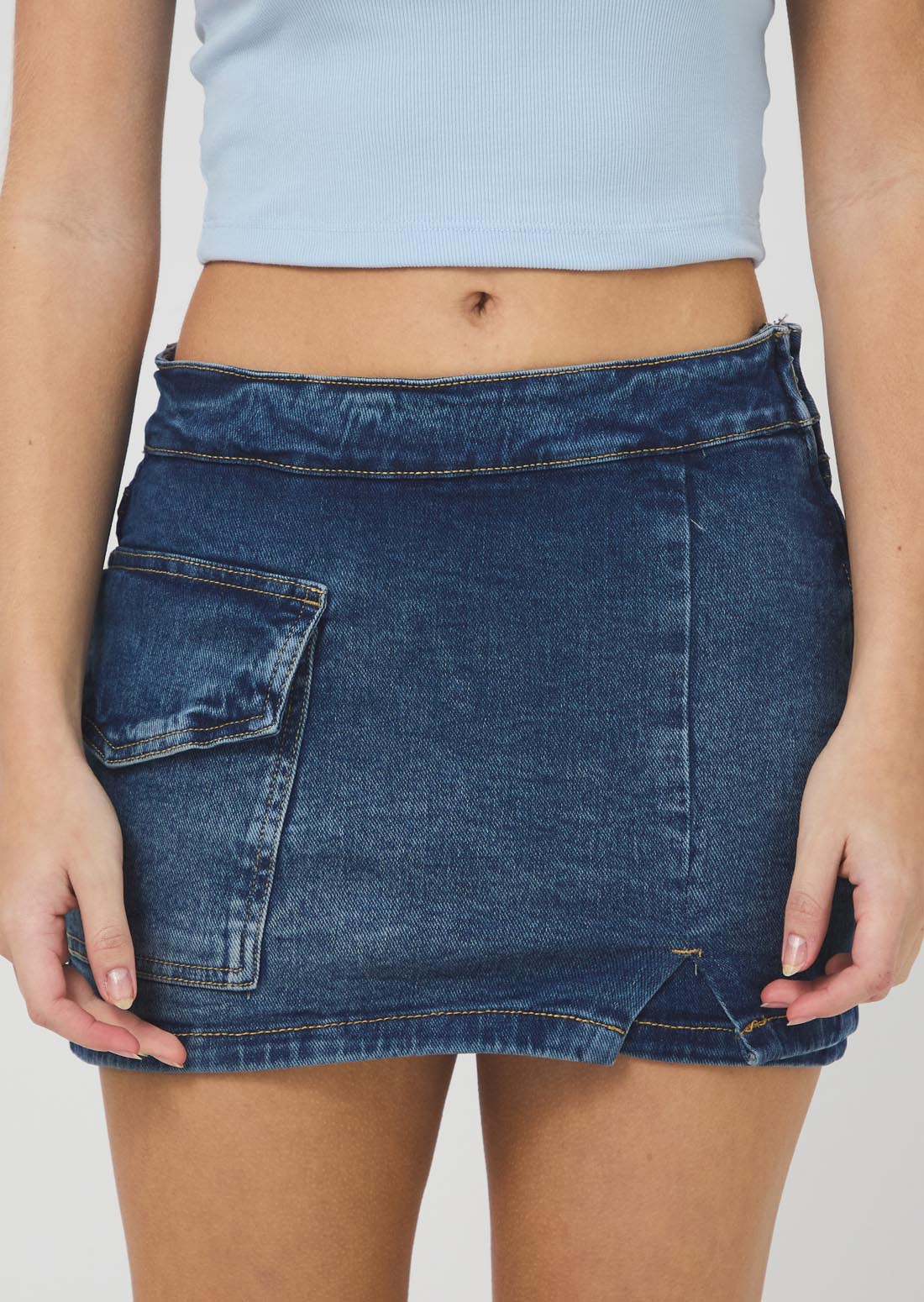 Falda medio oscuro con short interno para jóvenes