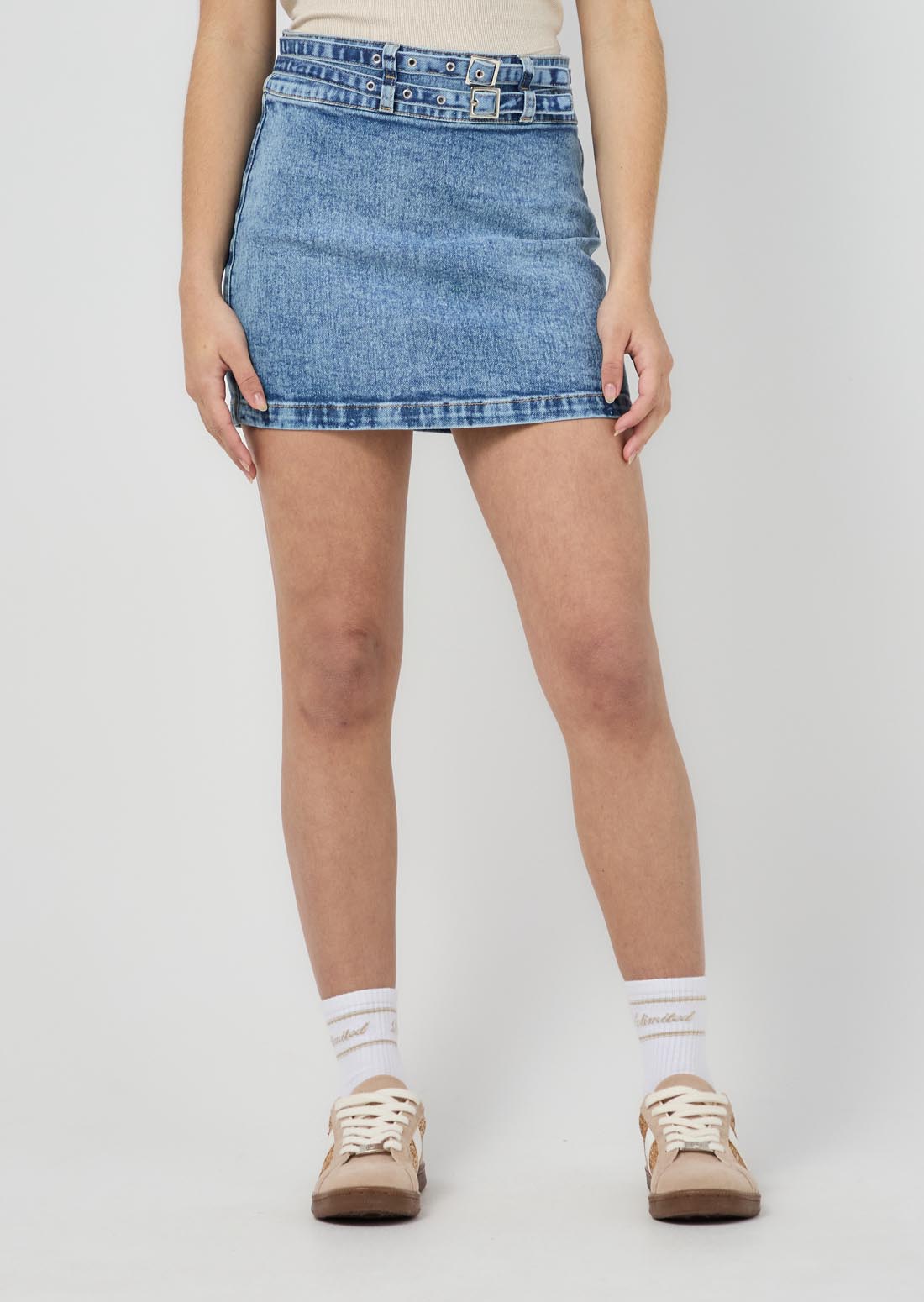 Falda lavado medio con broches para jóvenes