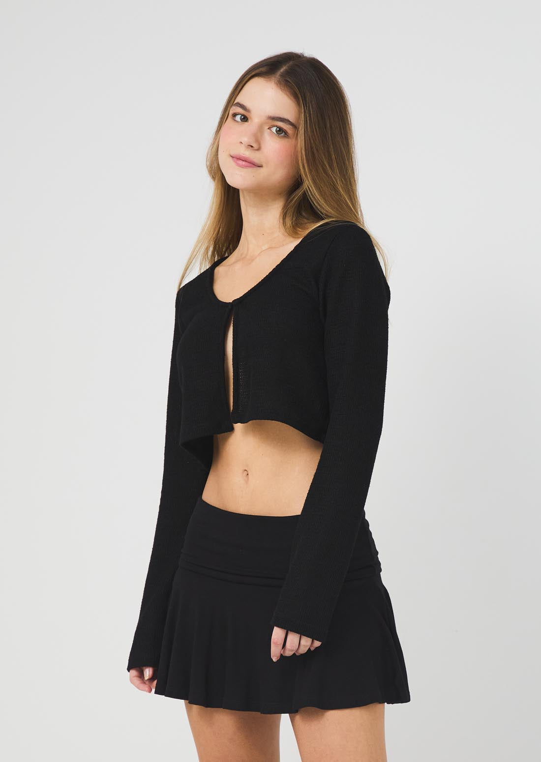 Falda corta negra con short interno para jóvenes