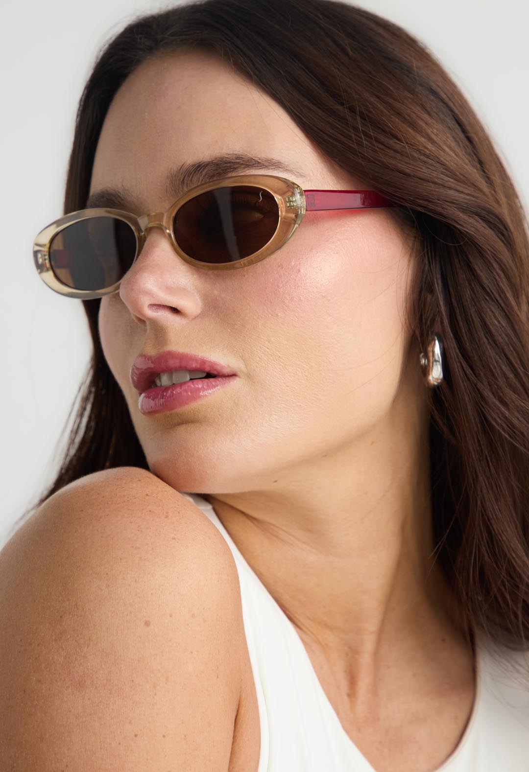 Gafas ovaladas en tono beige