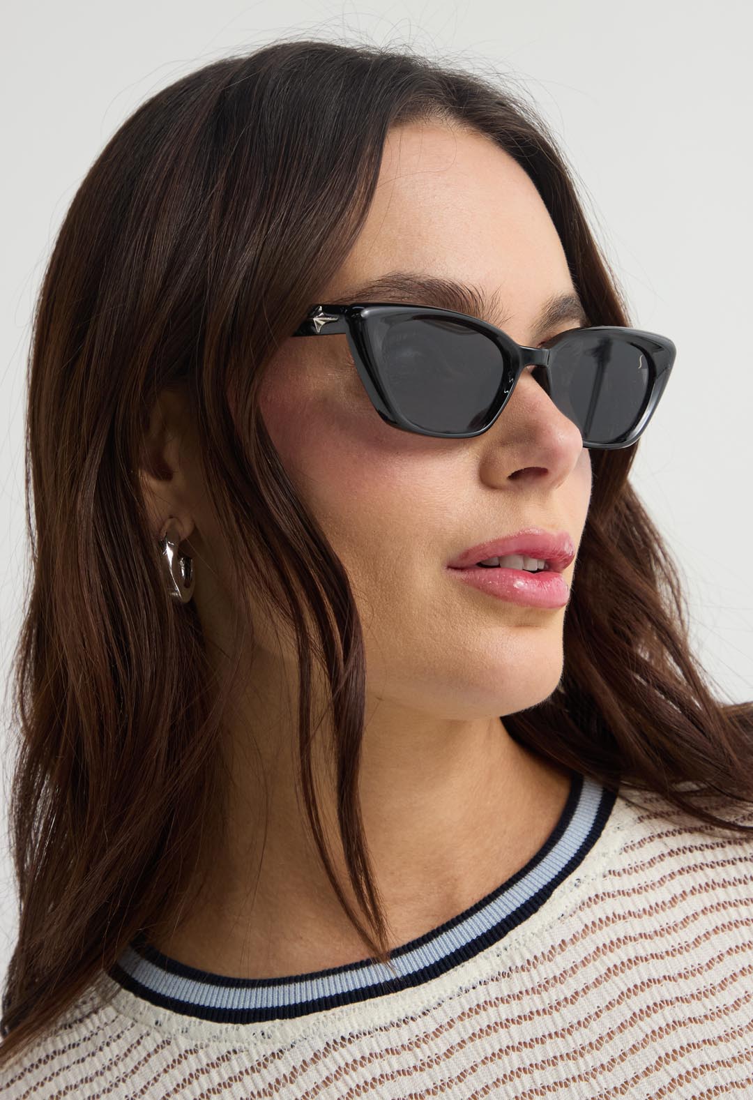 Gafas negras con marco delgado