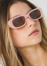 Gafas rosas con marco grueso para jóvenes