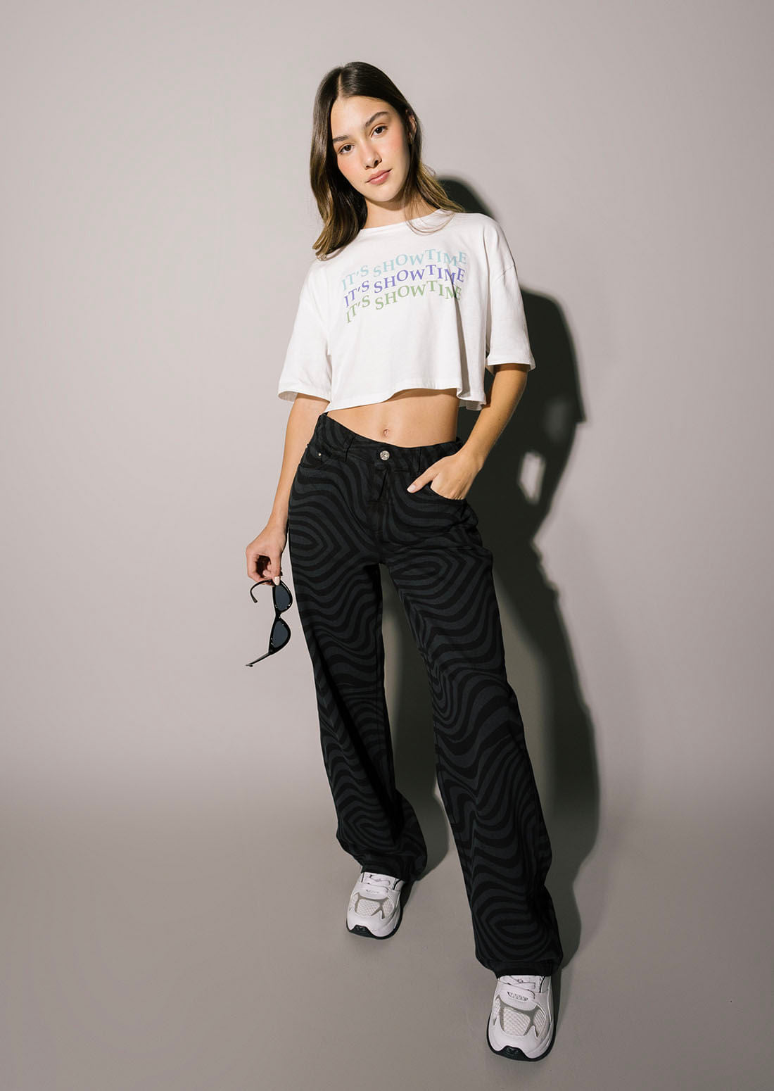 Pantalón retromom negro estampado para adolescentes