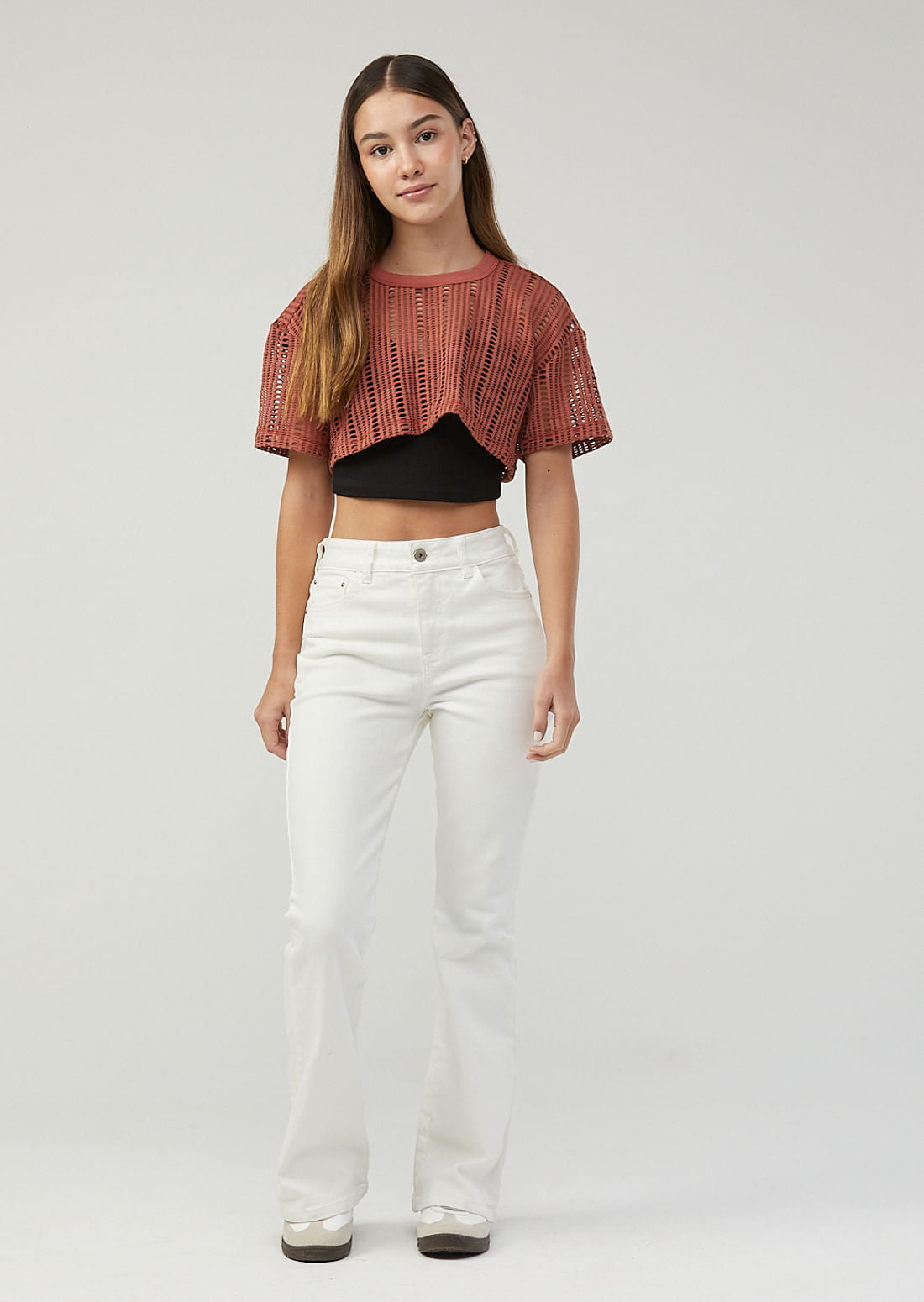 Pantalon tejano marfil bota semi flare para adolescentes