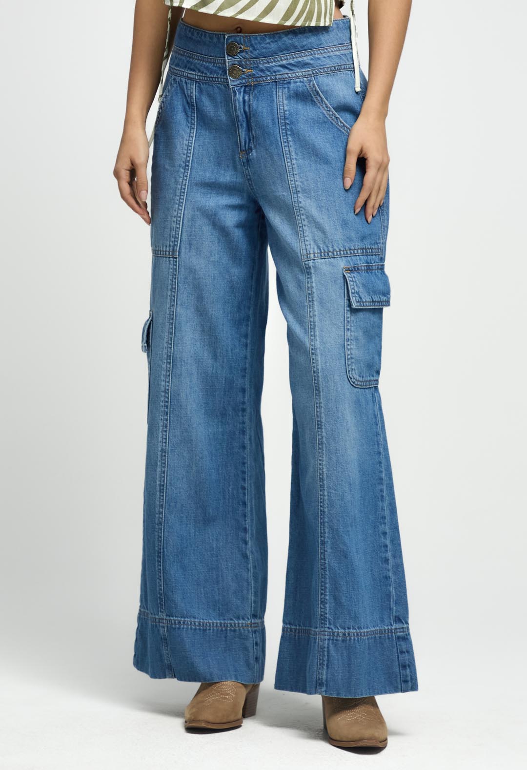 Jean cargo medio con bolsillos para mujeres