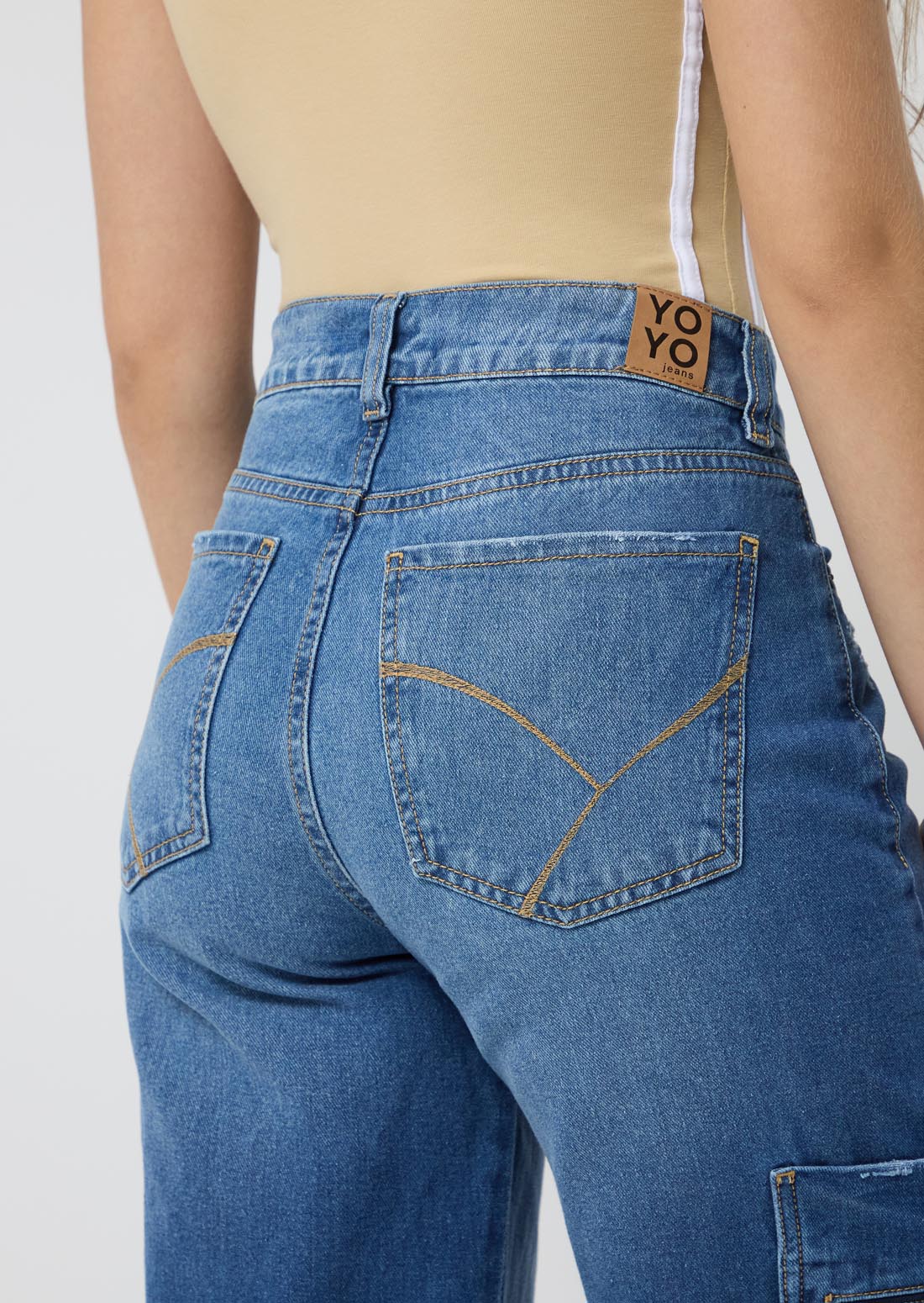 Jean cargo medio oscuro fondo entero para jóvenes