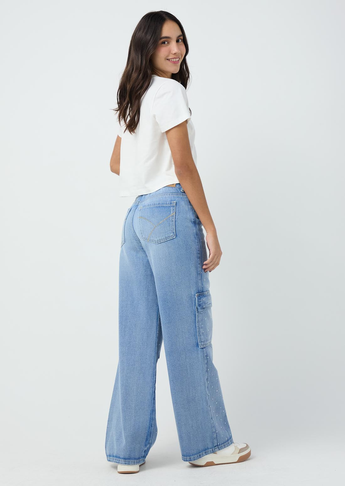 Jean cargo claro con aplique de piedras para jóvenes