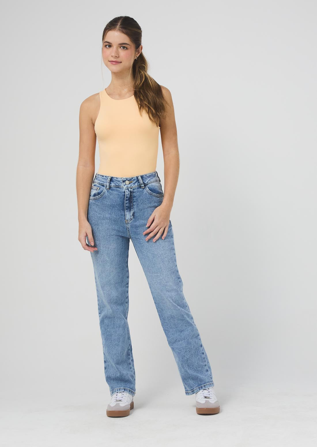 Jean cool lavado medio y bota tubo para jóvenes