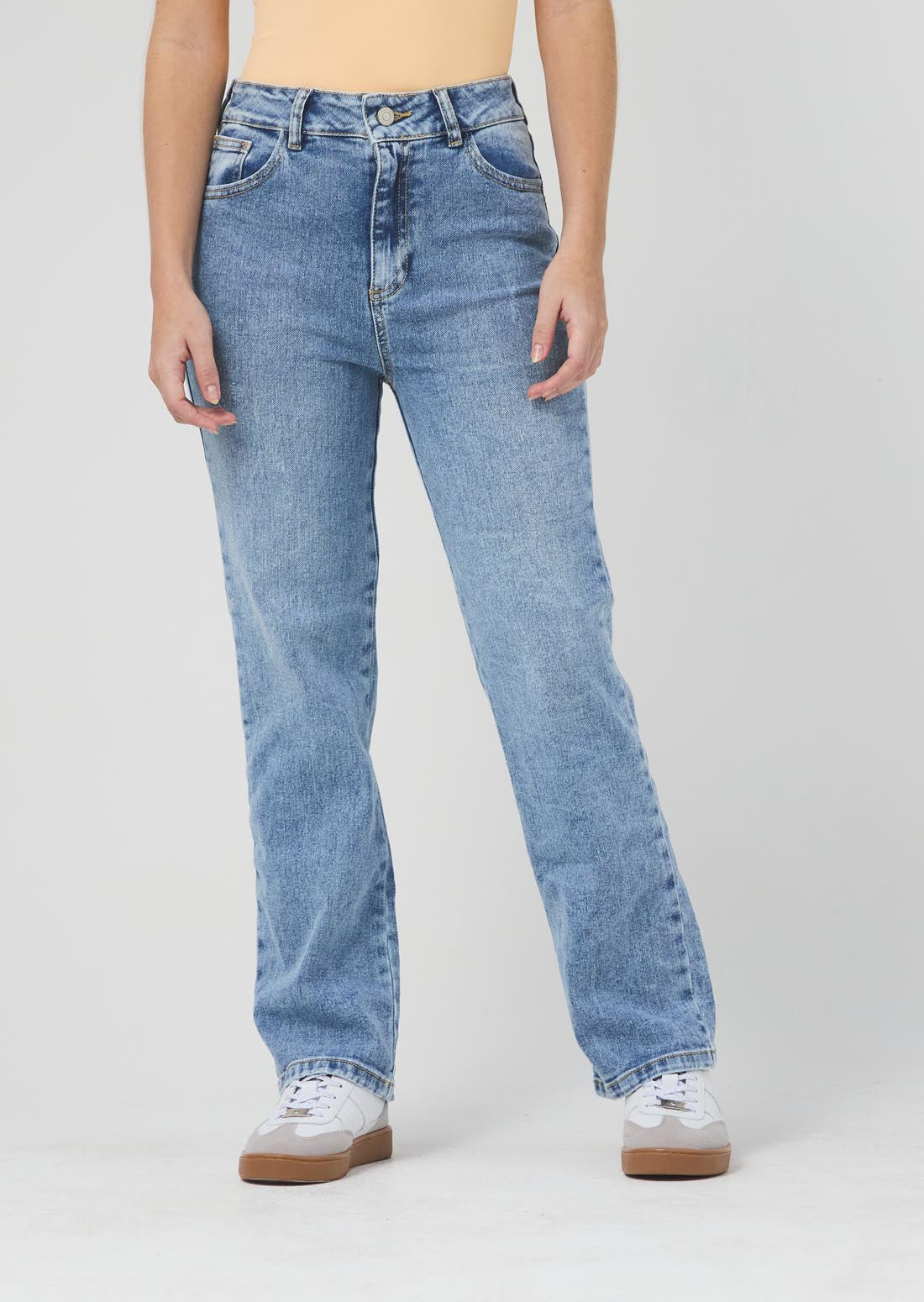 Jean cool lavado medio y bota tubo para jóvenes