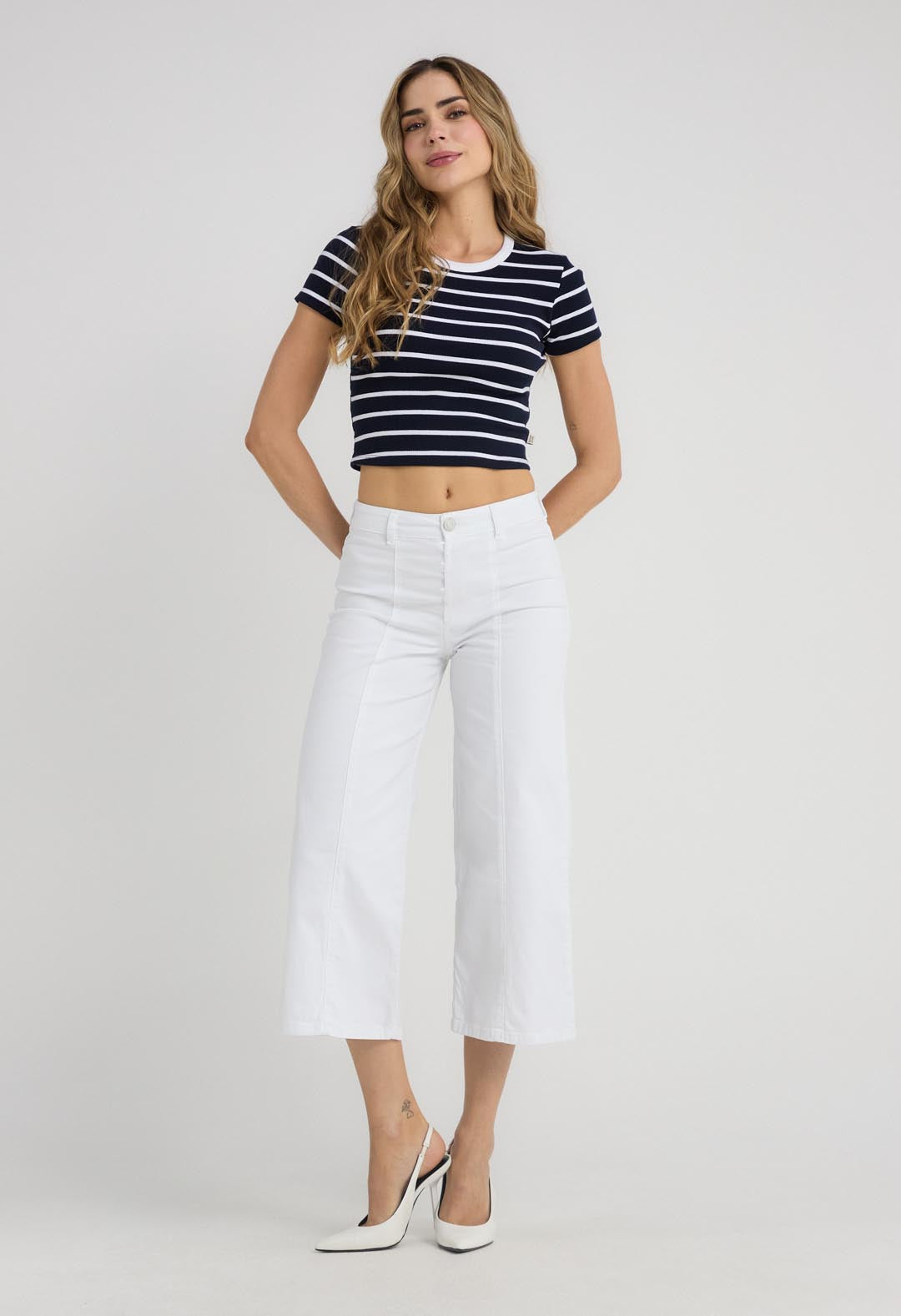 Jean culotte blanco con corte en frente para mujeres
