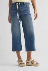 Jean culotte tono claro con cinturón para mujer