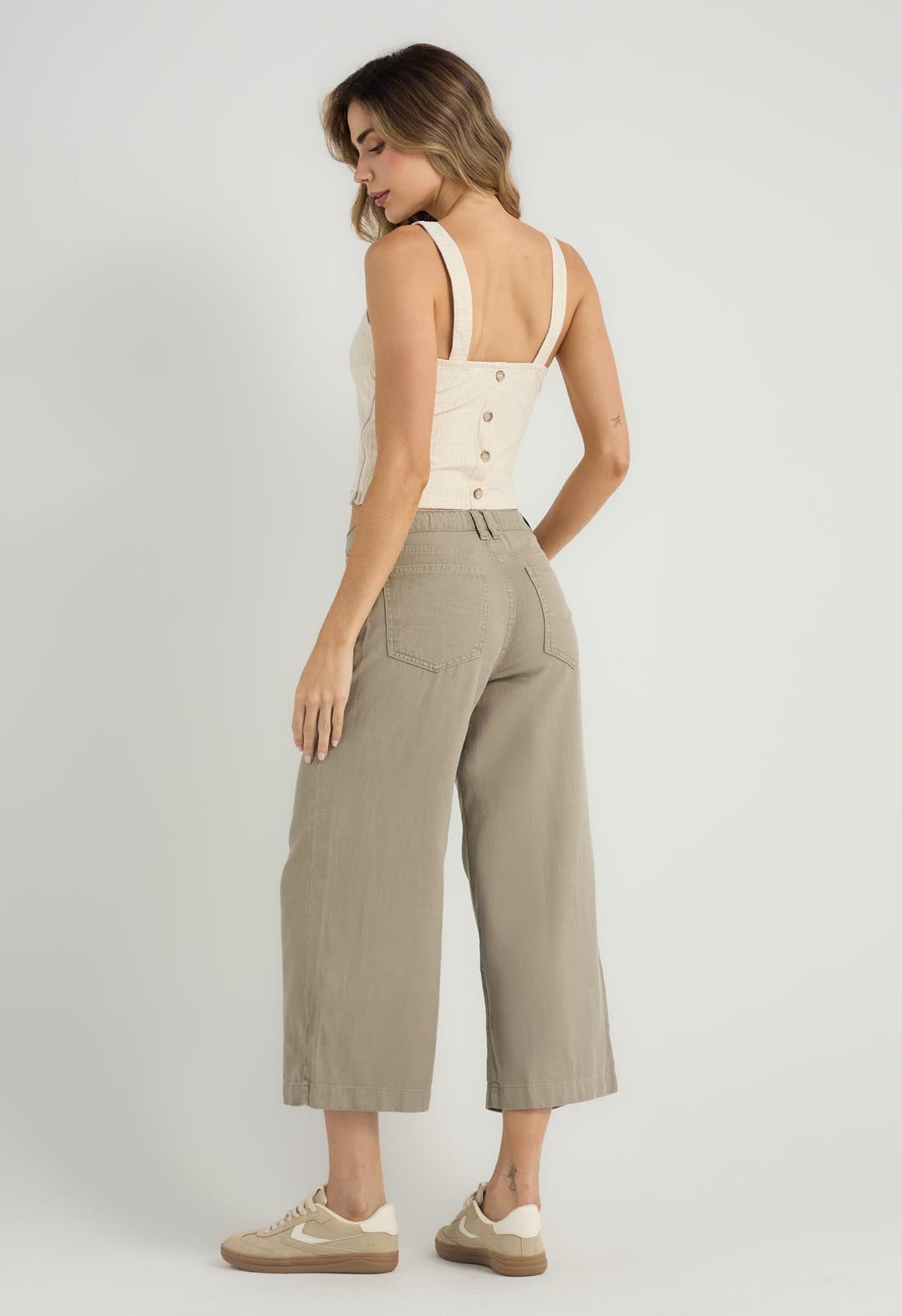 Pantalón culotte taupe con bolsillos para mujer