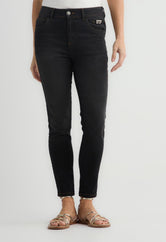 Jean levantacola negro con bota tubo para mujer