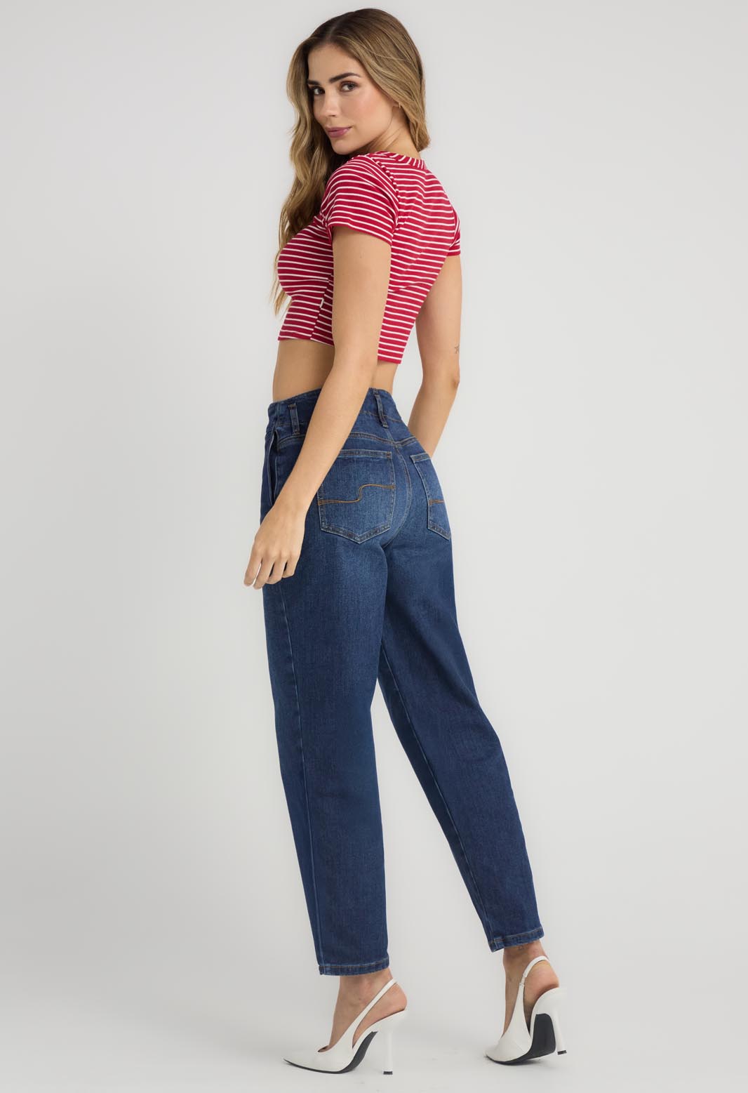 Jean mom jean medio oscuro tiro alto para mujeres
