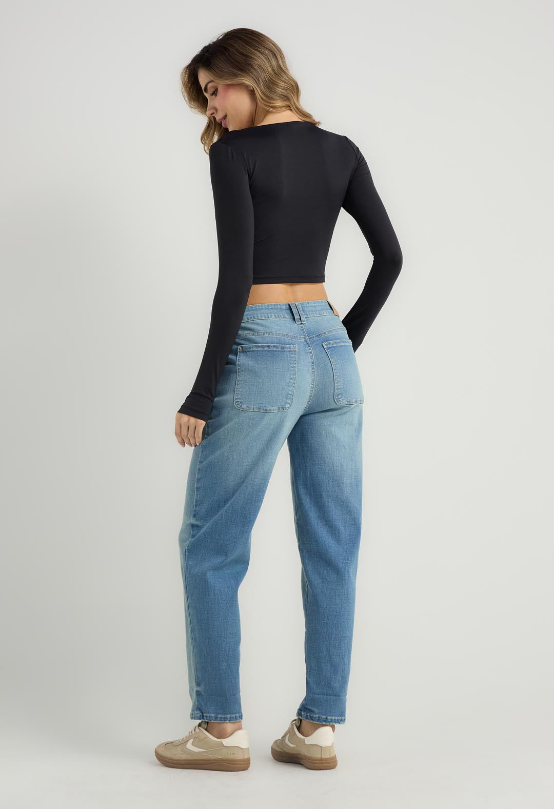 Jean mom jean medio tiro alto para mujer