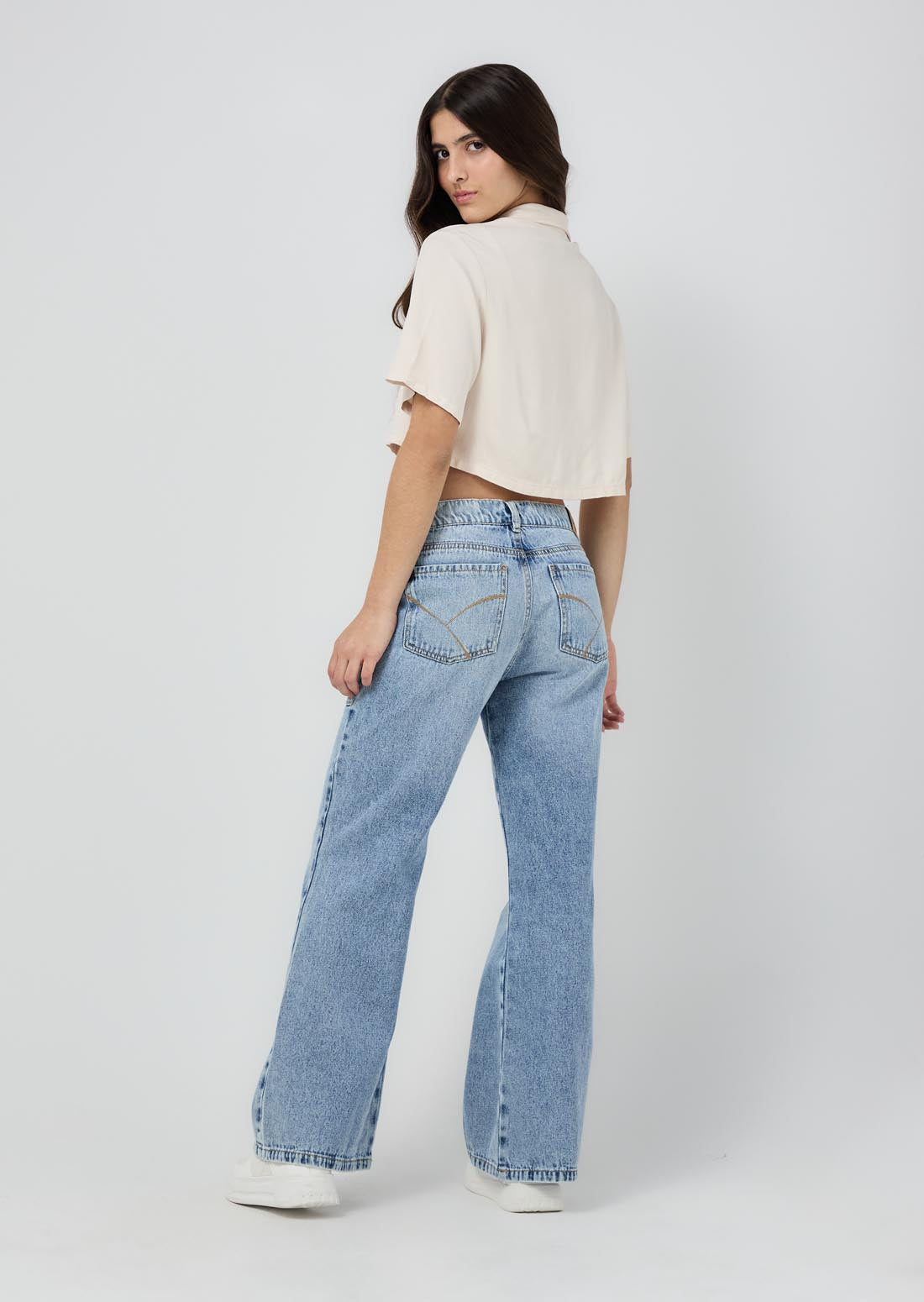 Jean retromom descaderado medio con cortes para jóvenes