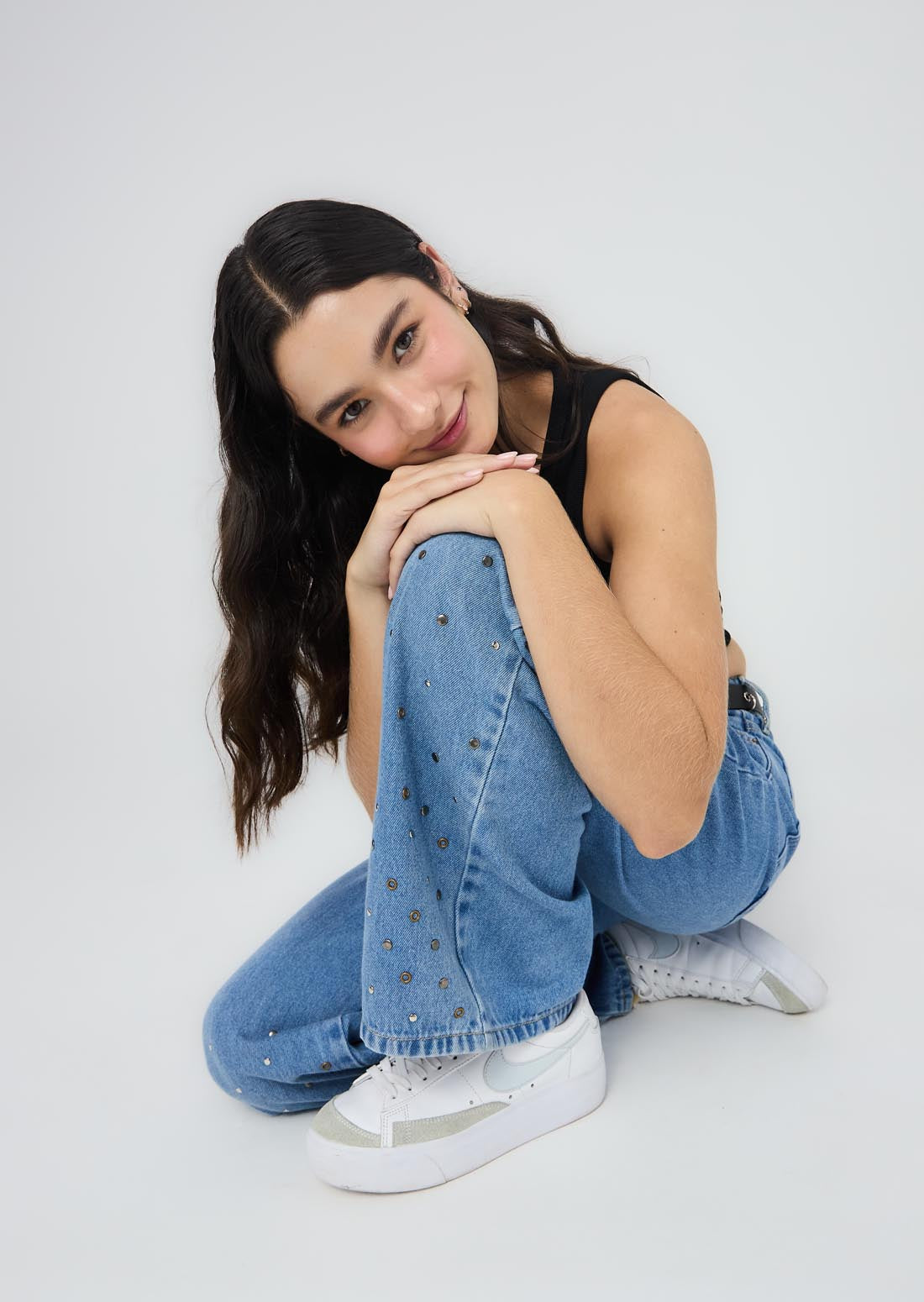 Jean retromom medio con apliques en botas para jóvenes
