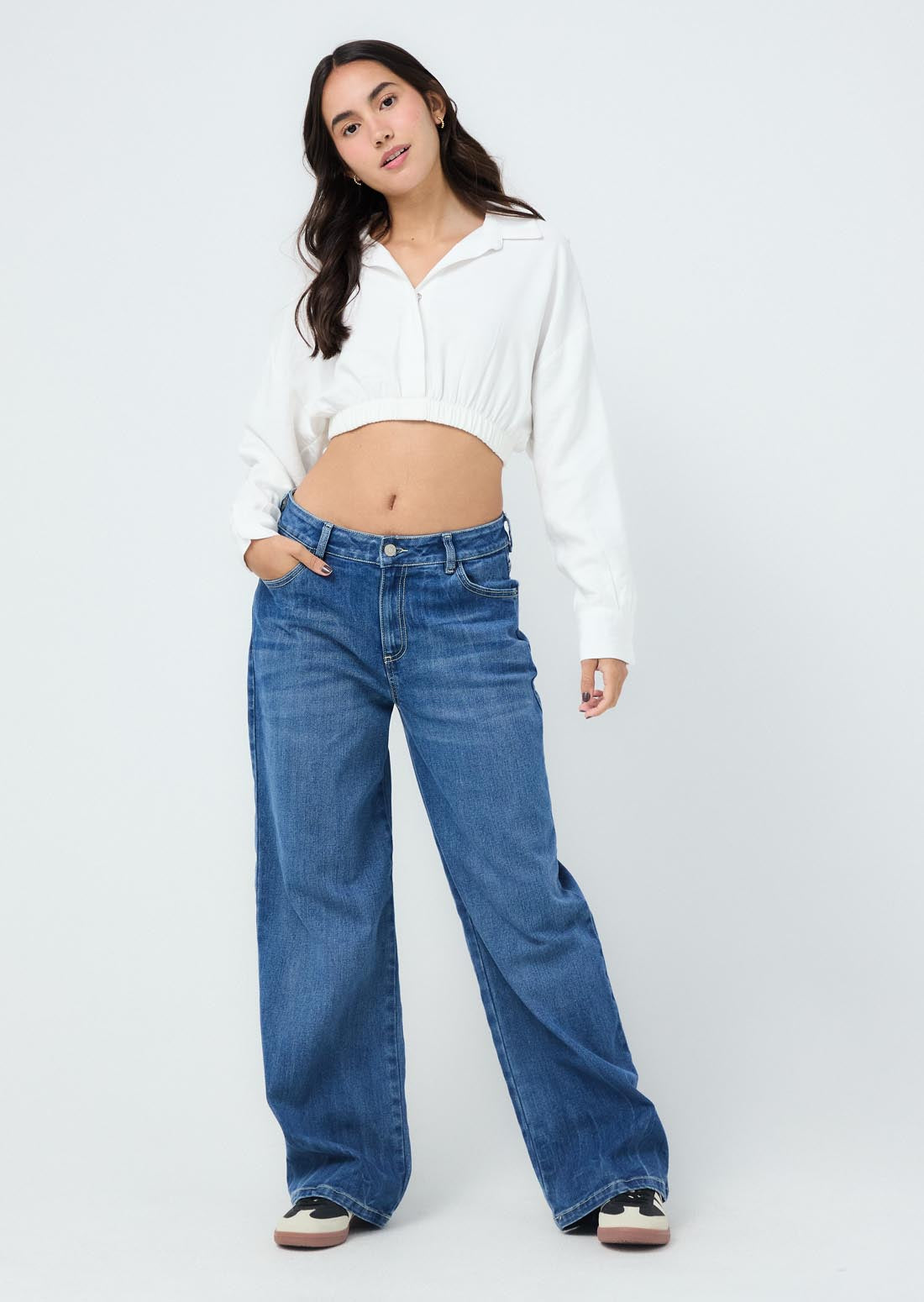 Jean retromom medio oscuro con bota recta para jóvenes