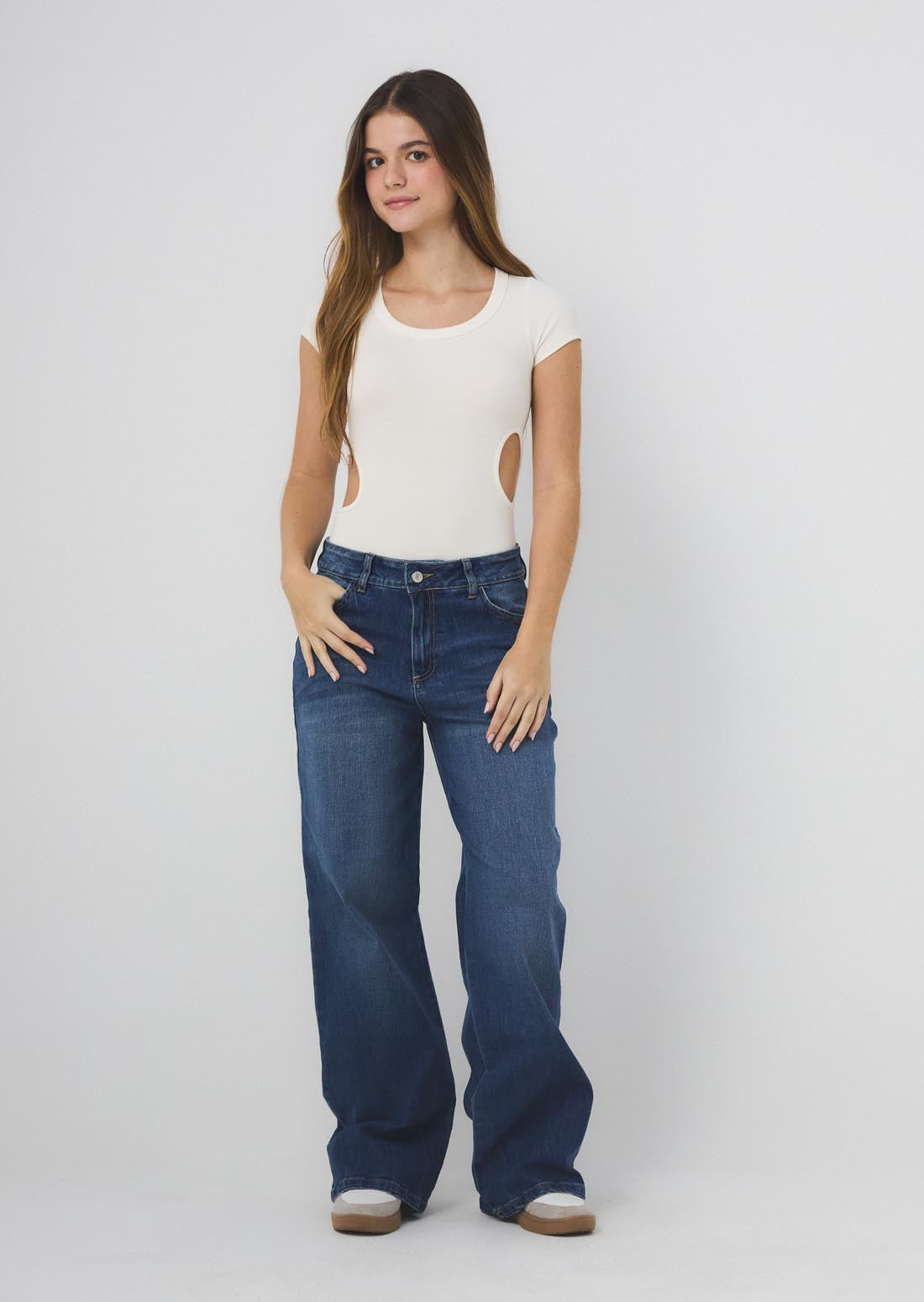 Jean retromom medio oscuro con bota recta para jóvenes