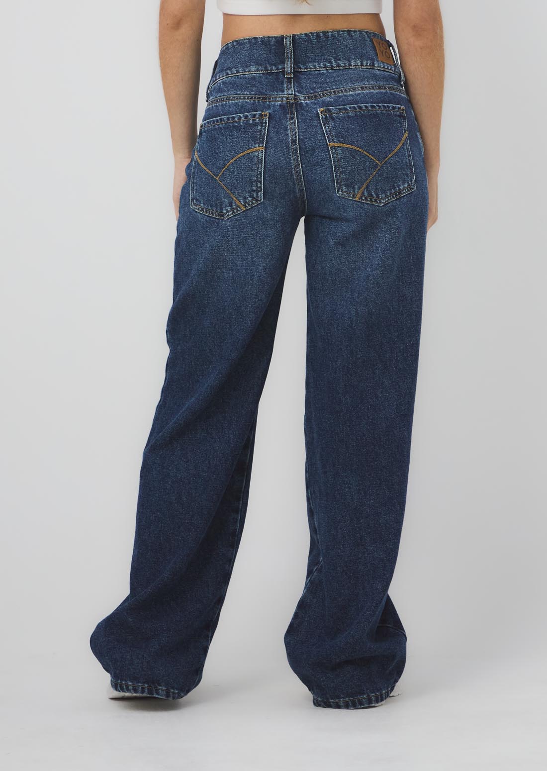 Jean retromom medio oscuro con pretina ancha para jóvenes