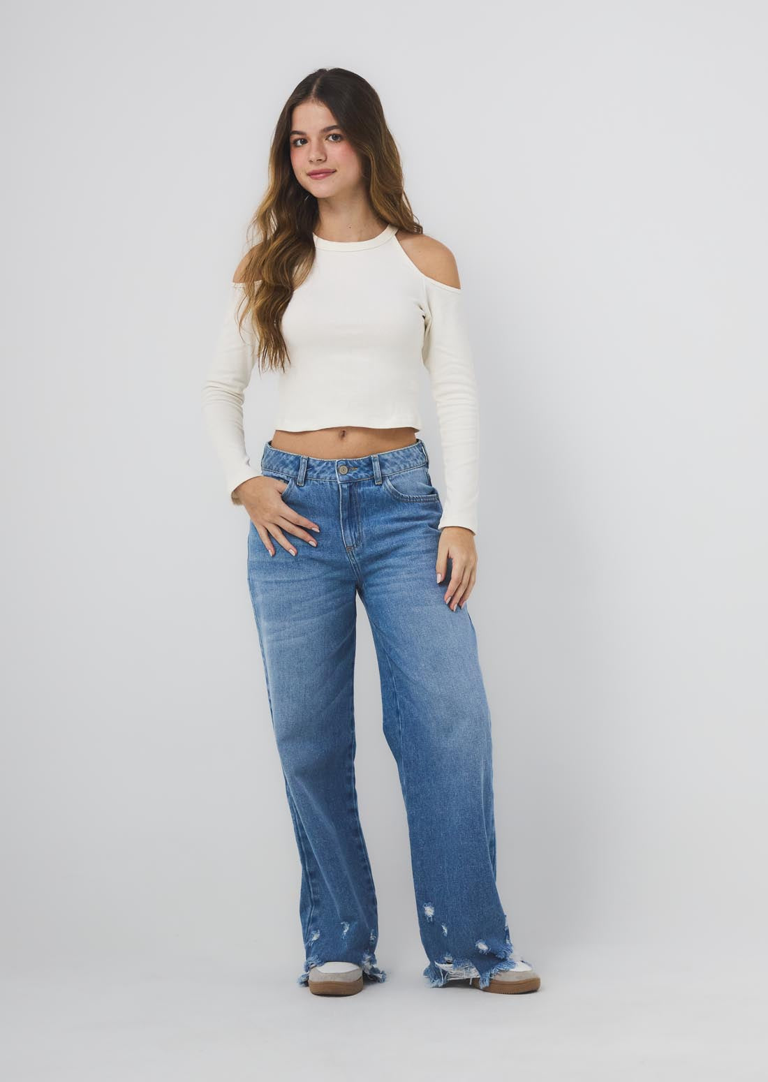 Jean retromom medio con desgastes en bota para jóvenes