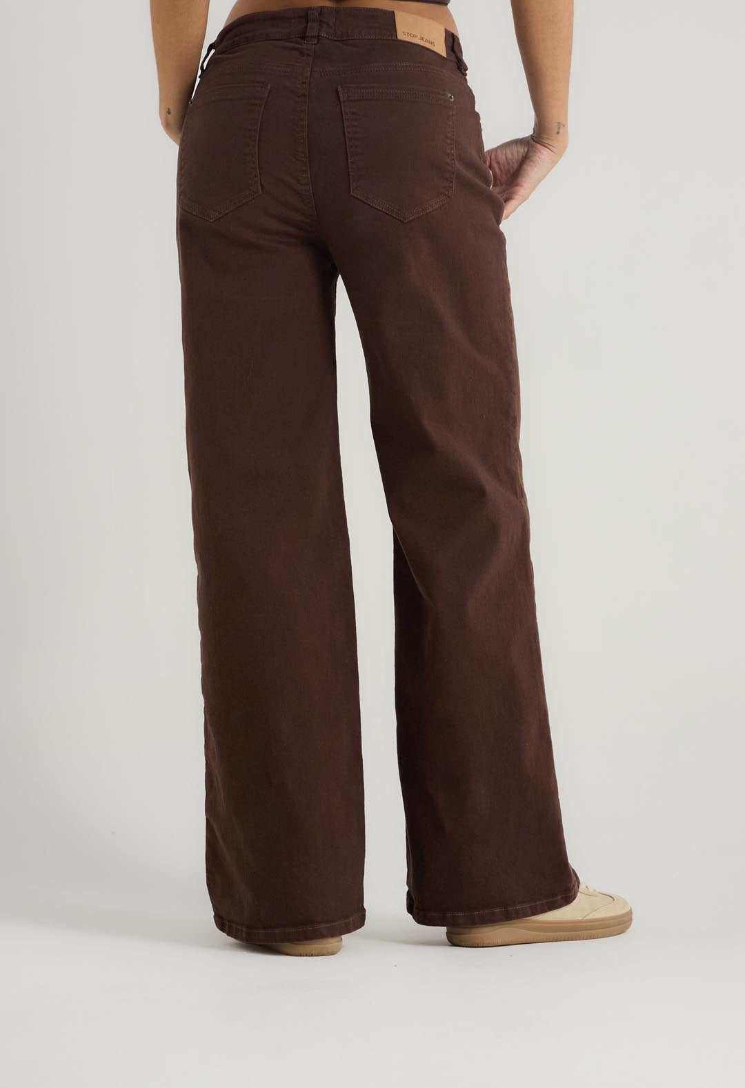 Jean retro chocolate con bota amplia para mujer