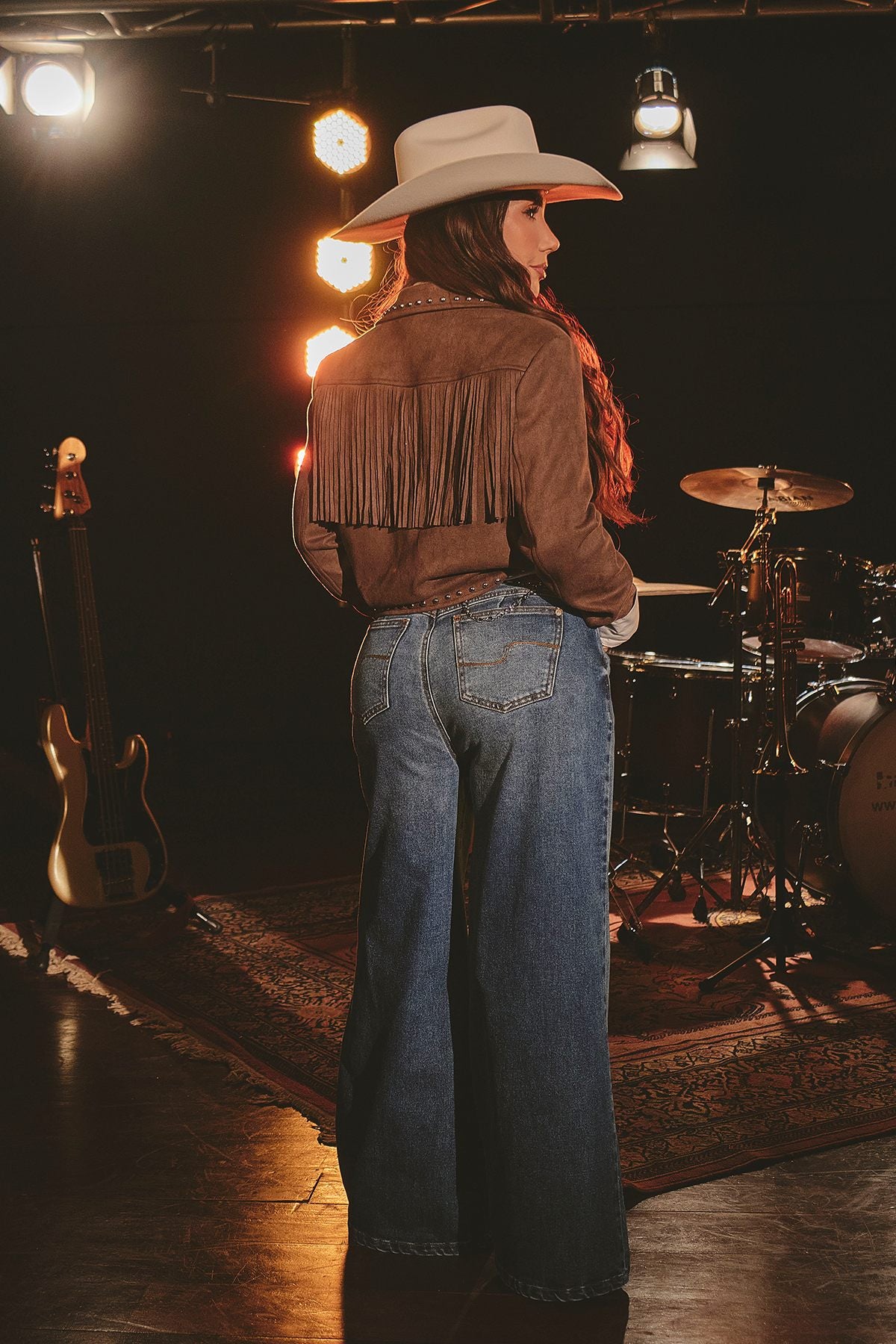Jean retro levantacola lavado medio oscuro por Paola Jara