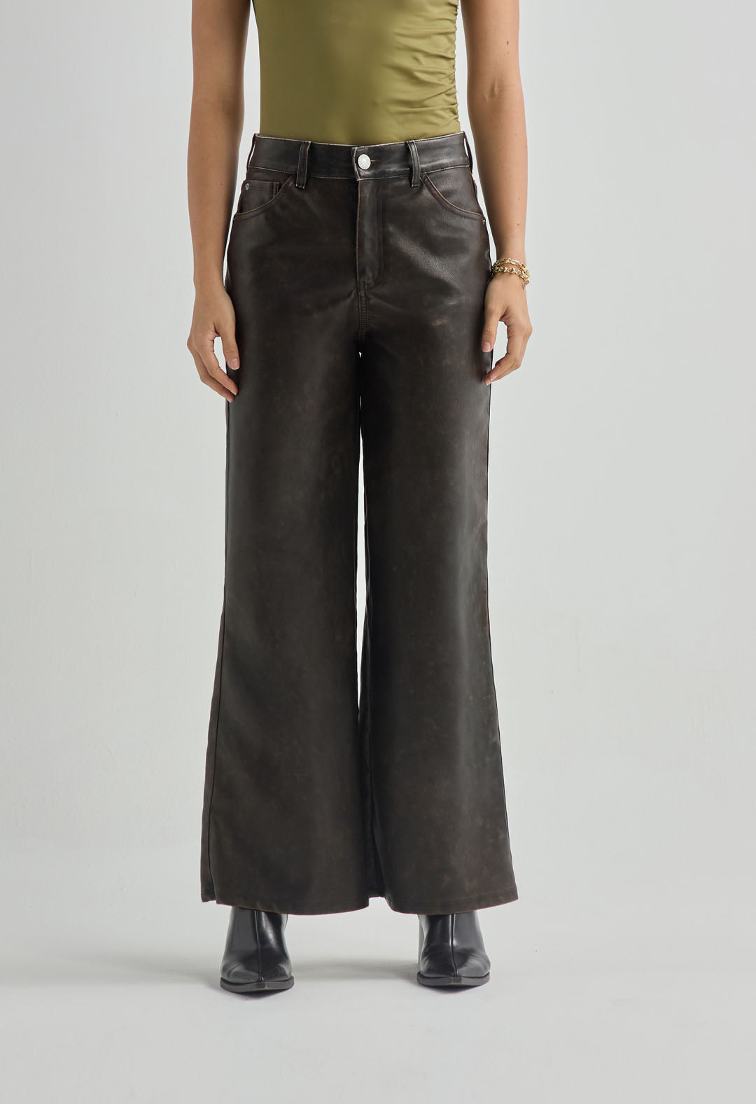 Jean retro café oscuro tela con efecto cuero para mujer