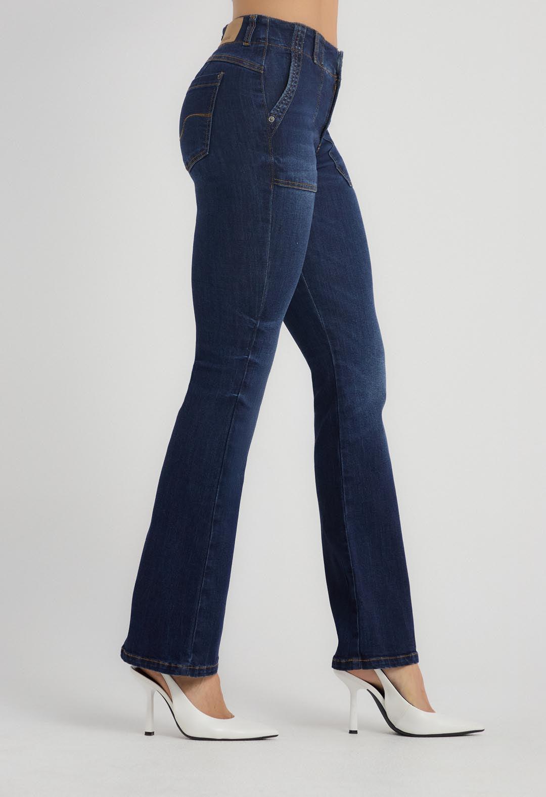 Jean tejano levantacola medio oscuro con tiro medio para mujer