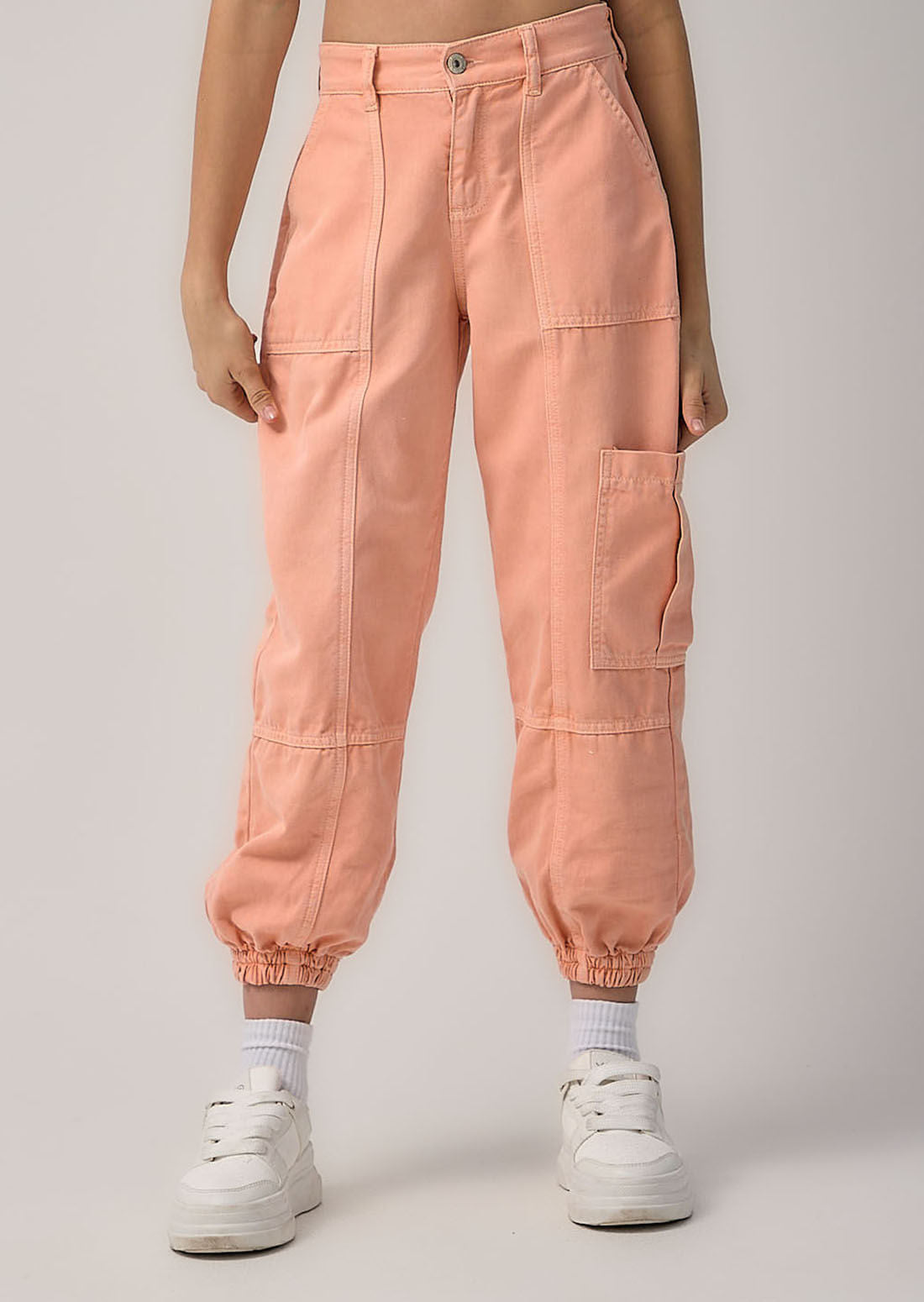 Jogger mandarina con bolsillos en costados para niñas
