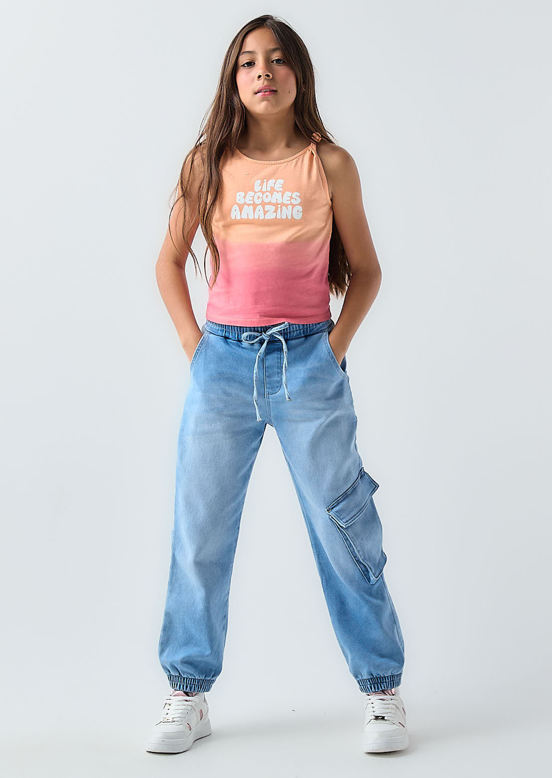 Jogger claro en denim para niñas