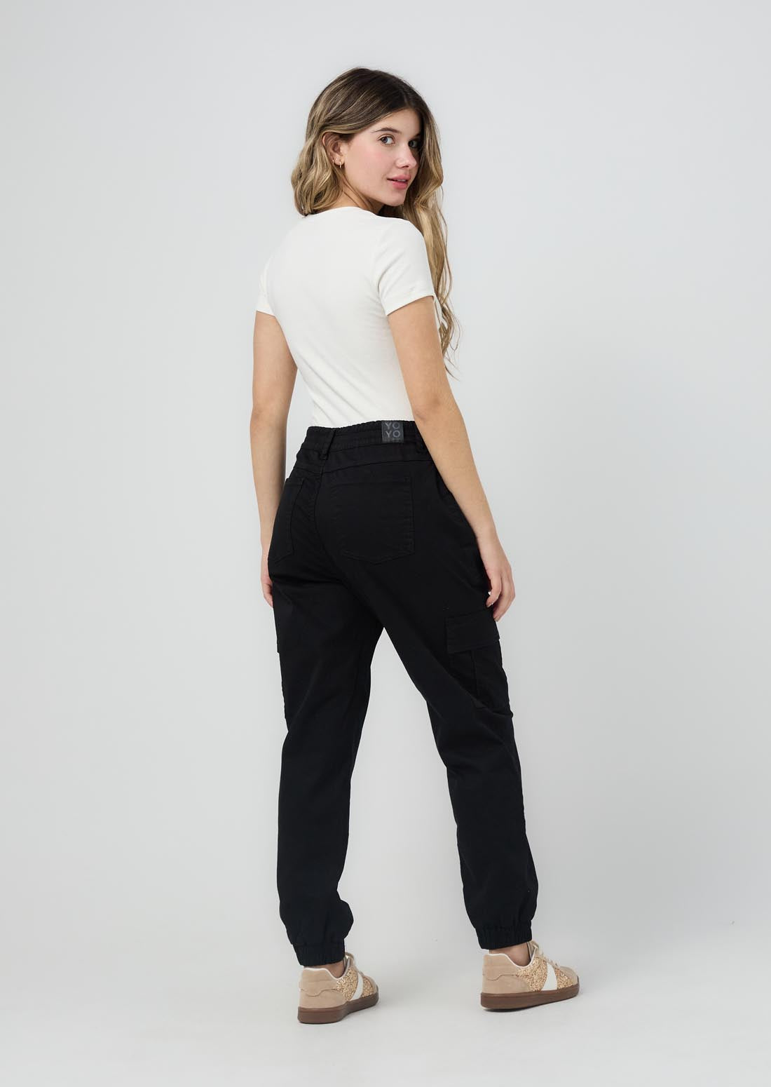 Jogger negro ajustable en bota para adolescentes