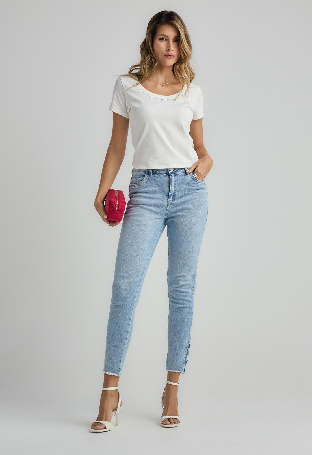 Jean levantacola medio con detalle en botas para mujer