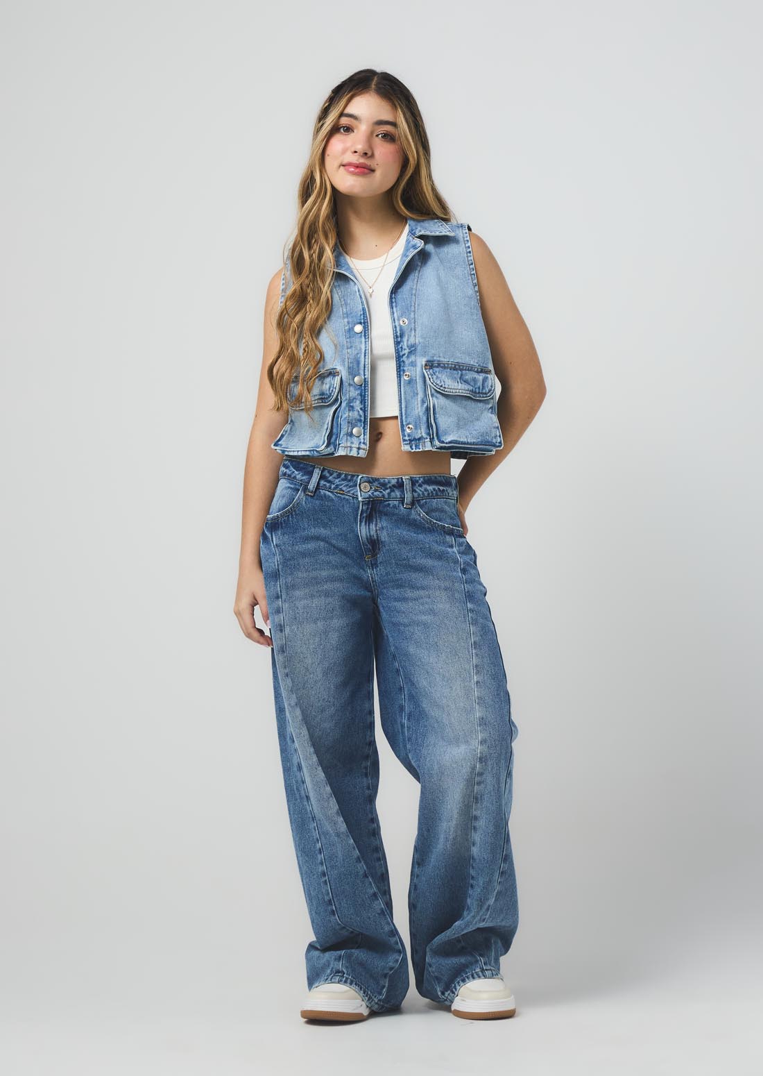 Jean maxi retro tono medio con cortes verticales para jóvenes