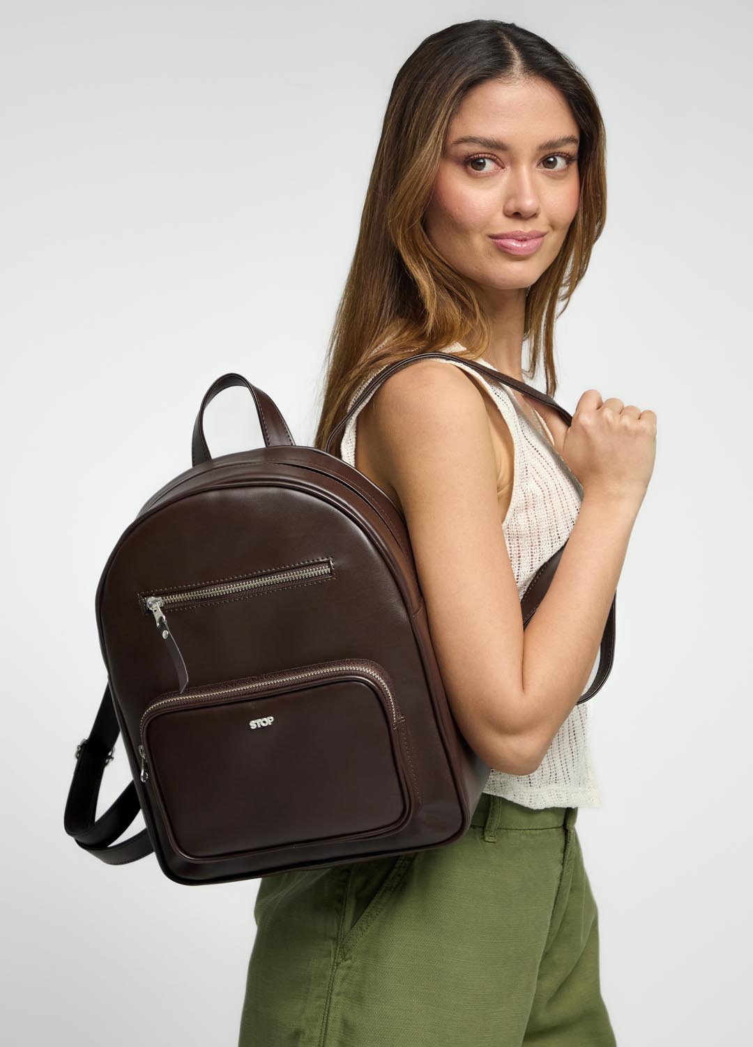 Morral chocolate con bolsillos