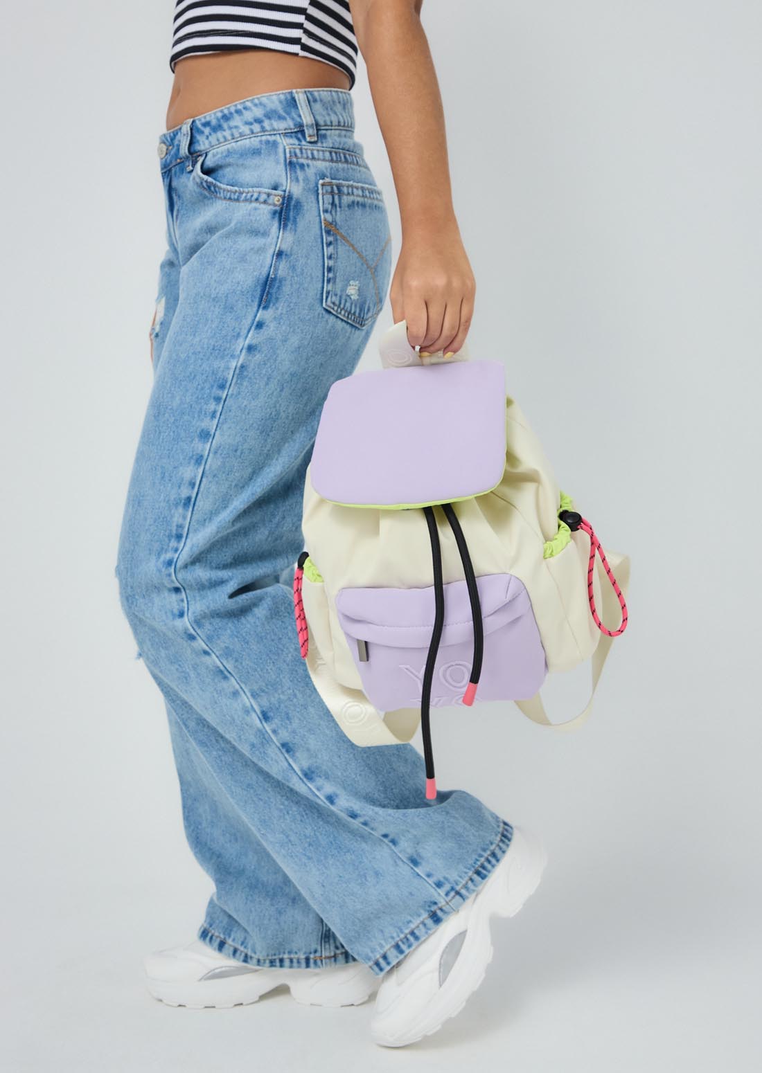 Morral lila con detalles en contraste