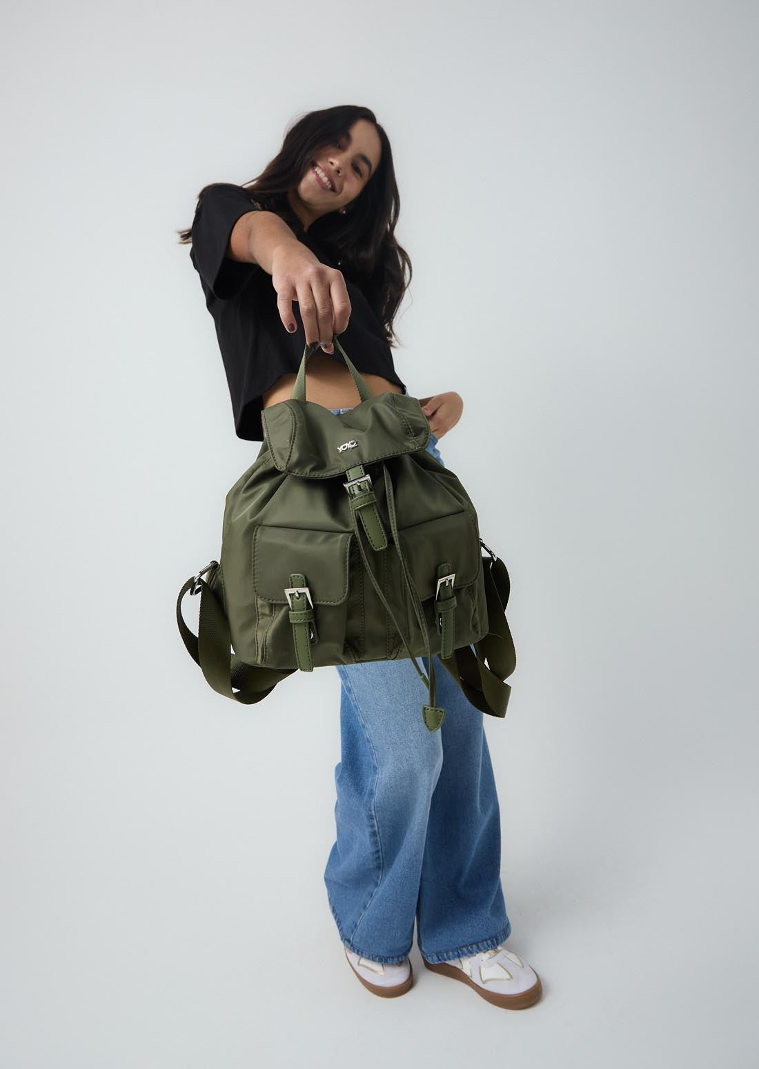 Morral verde militar con herrajes
