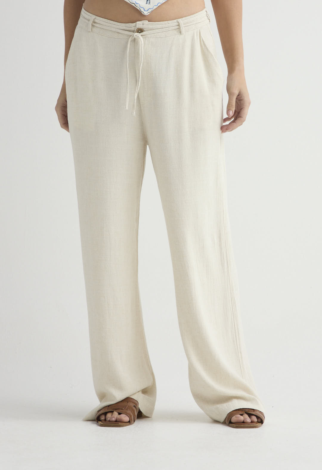 Pantalón arena con sesgos en cintura para mujer