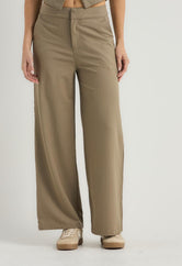 Pantalón taupe tiro alto a rayas para mujer
